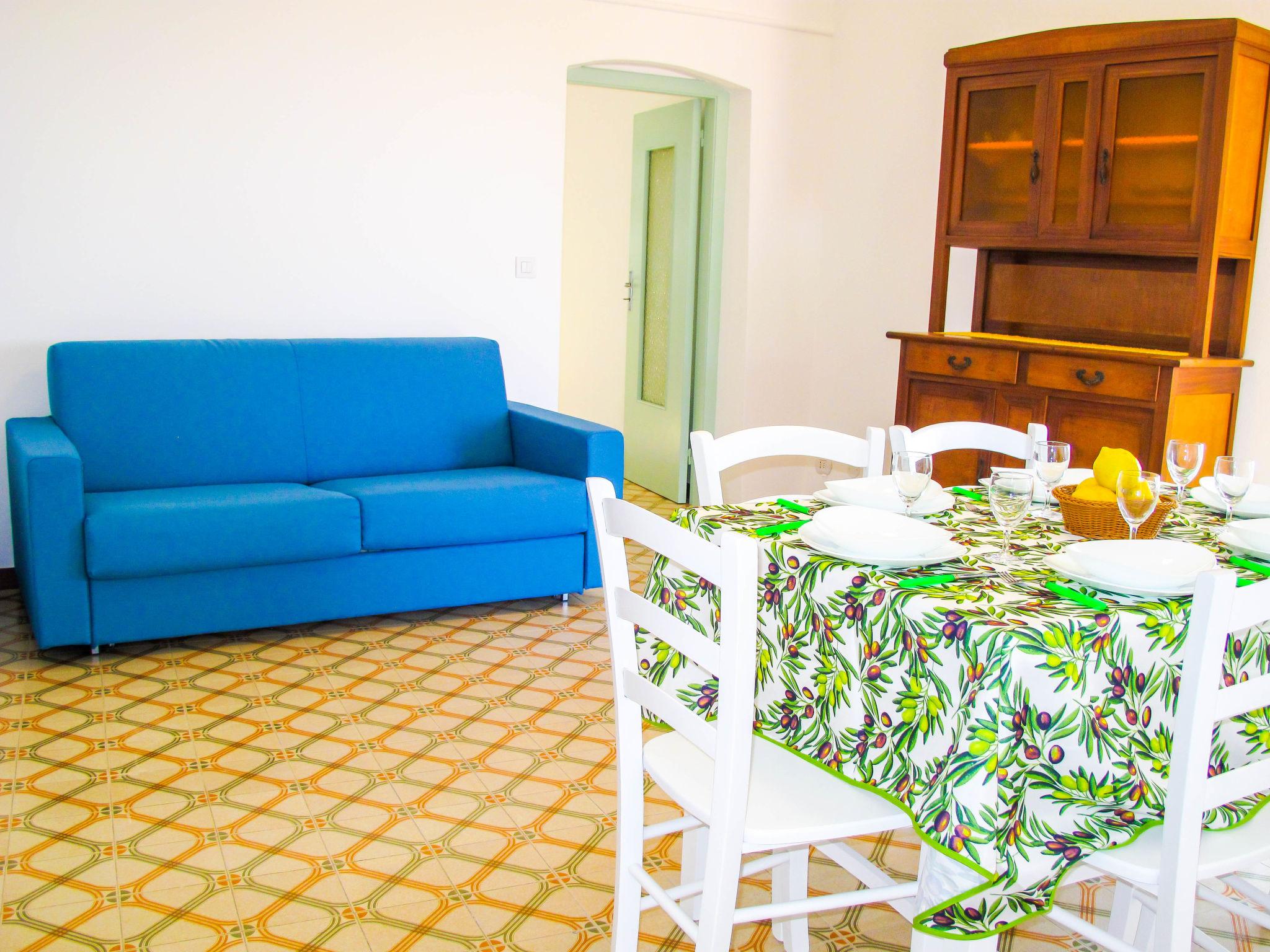 Foto 9 - Apartamento de 1 habitación en Finale Ligure con jardín y vistas al mar