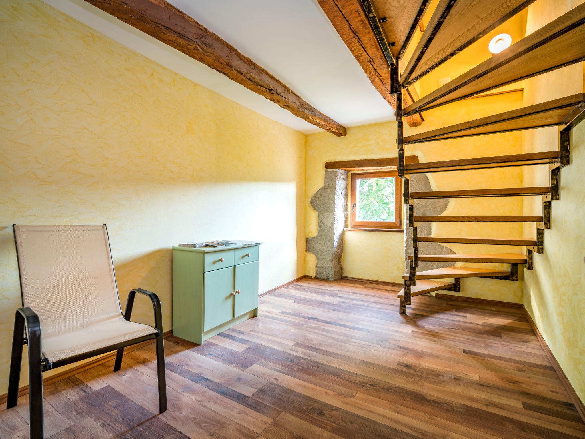 Photo 17 - Maison de 2 chambres à Buzet avec piscine privée et bain à remous