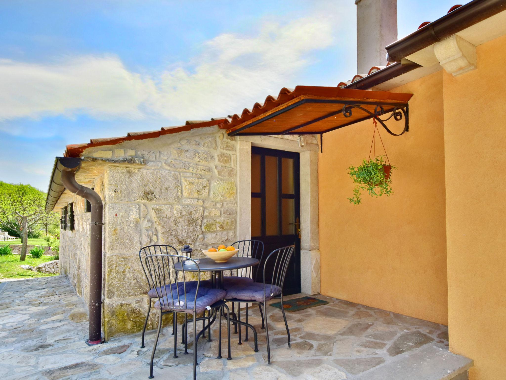 Photo 22 - Maison de 2 chambres à Buzet avec piscine privée et jardin