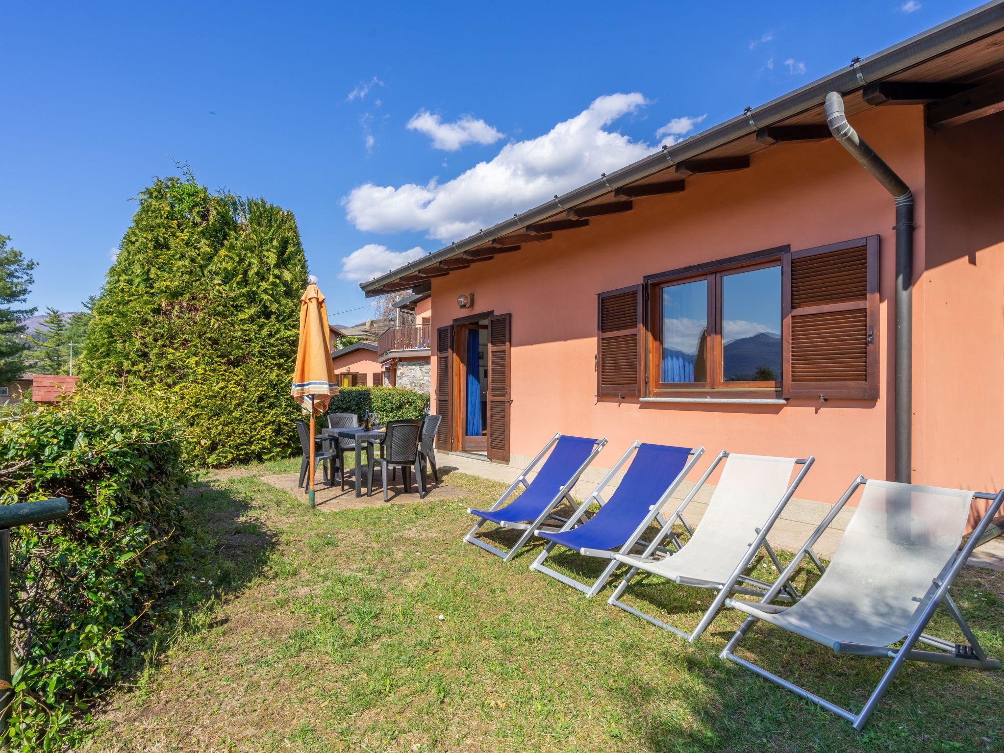 Foto 2 - Haus mit 2 Schlafzimmern in Luino mit schwimmbad und blick auf die berge