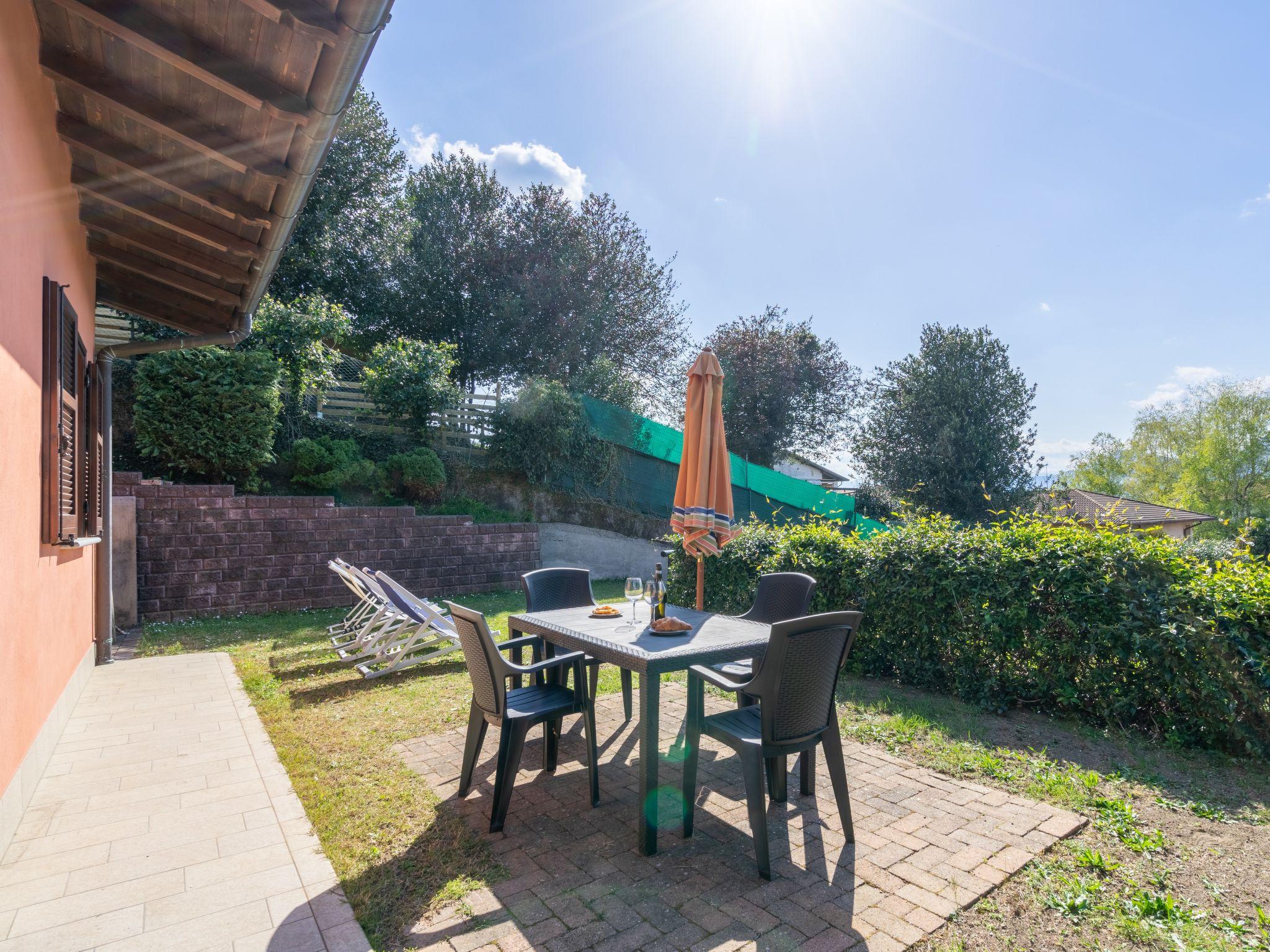 Foto 18 - Haus mit 2 Schlafzimmern in Luino mit schwimmbad und blick auf die berge