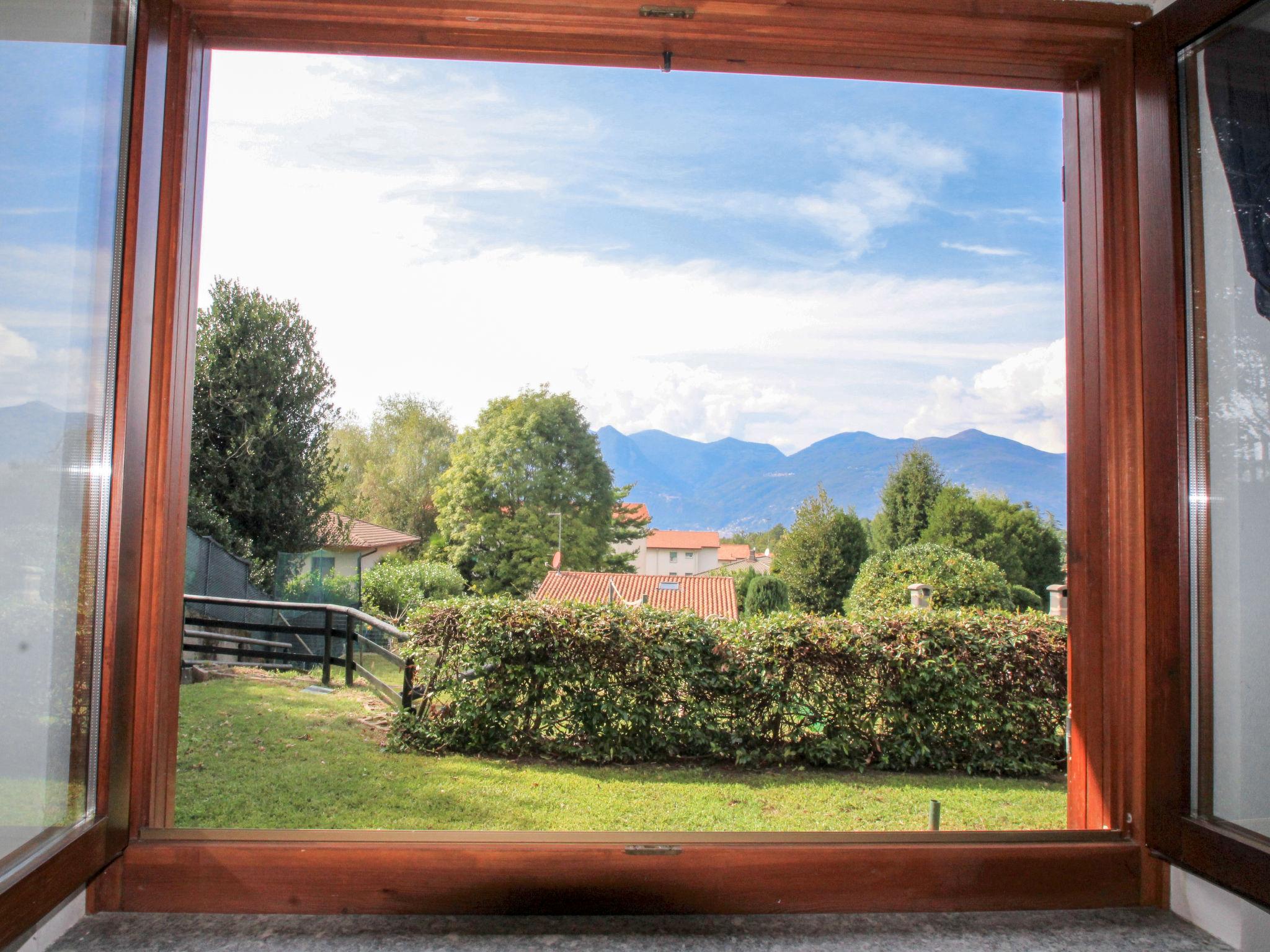 Foto 14 - Haus mit 2 Schlafzimmern in Luino mit schwimmbad und blick auf die berge