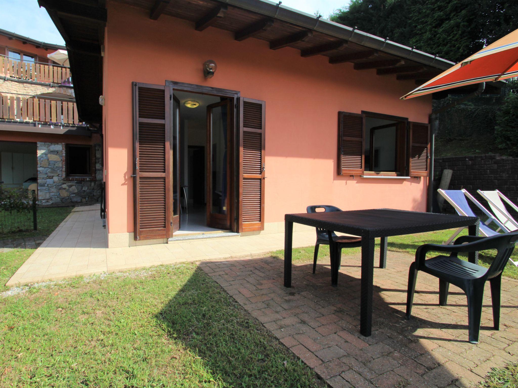 Photo 17 - 2 bedroom House in Luino with swimming pool and garden