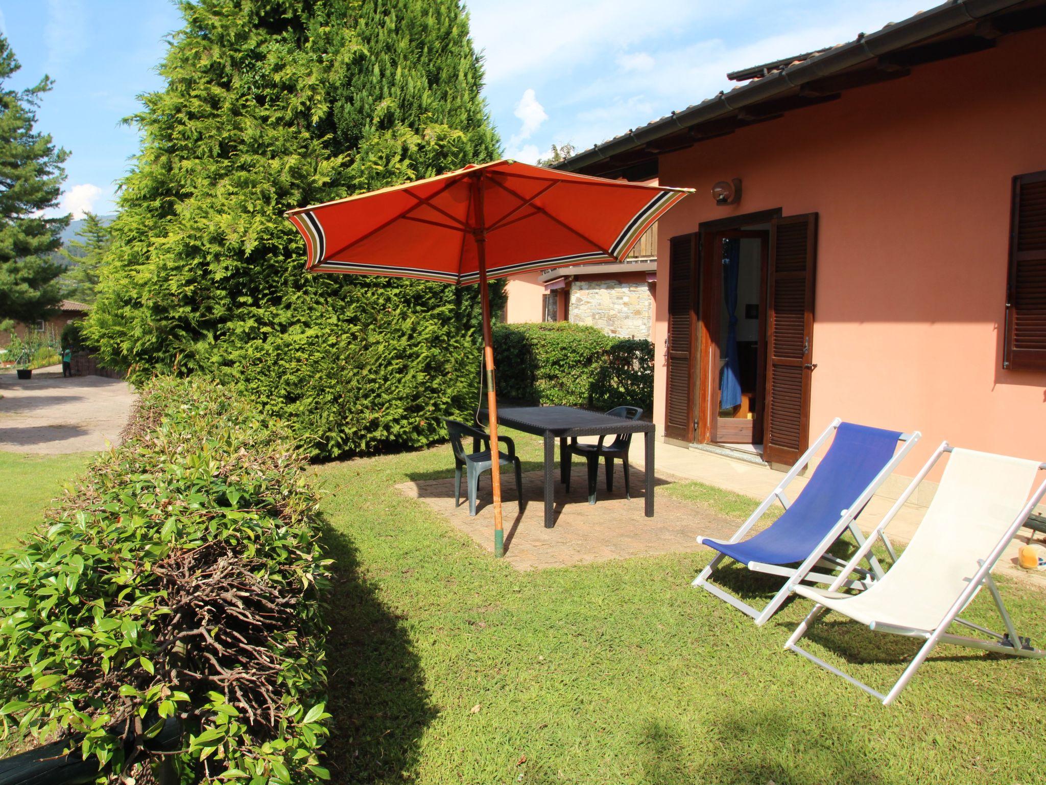 Foto 1 - Haus mit 2 Schlafzimmern in Luino mit schwimmbad und blick auf die berge