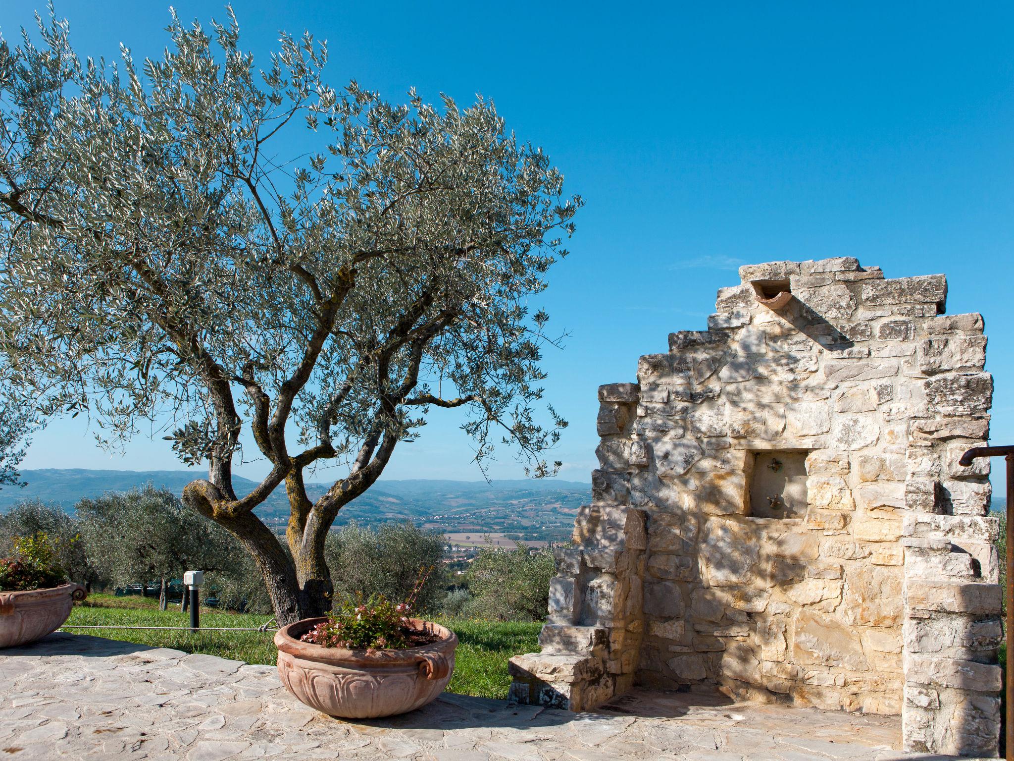 Foto 29 - Casa con 5 camere da letto a Collazzone con piscina privata e terrazza