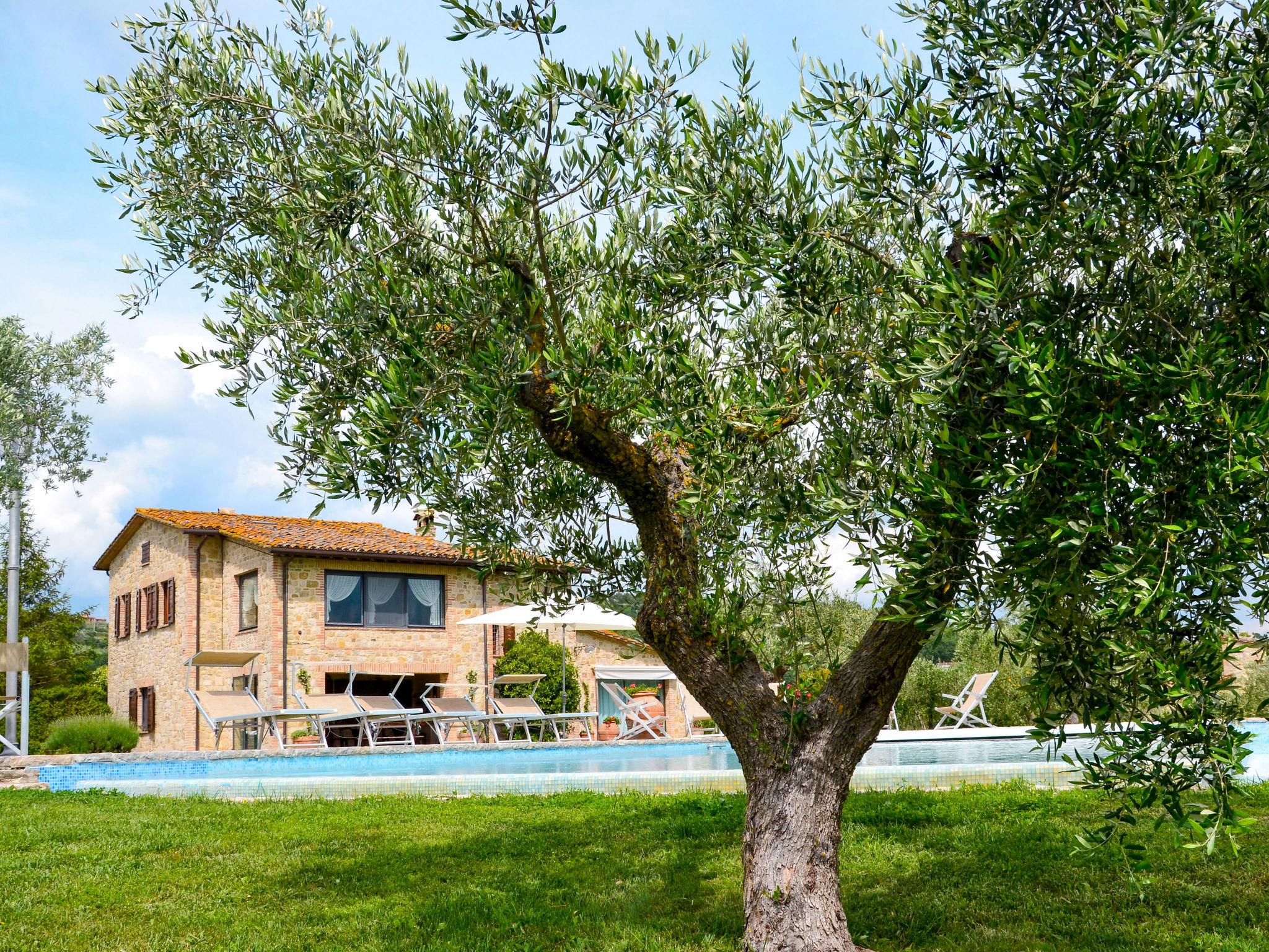 Foto 3 - Casa de 5 habitaciones en Collazzone con piscina privada y terraza