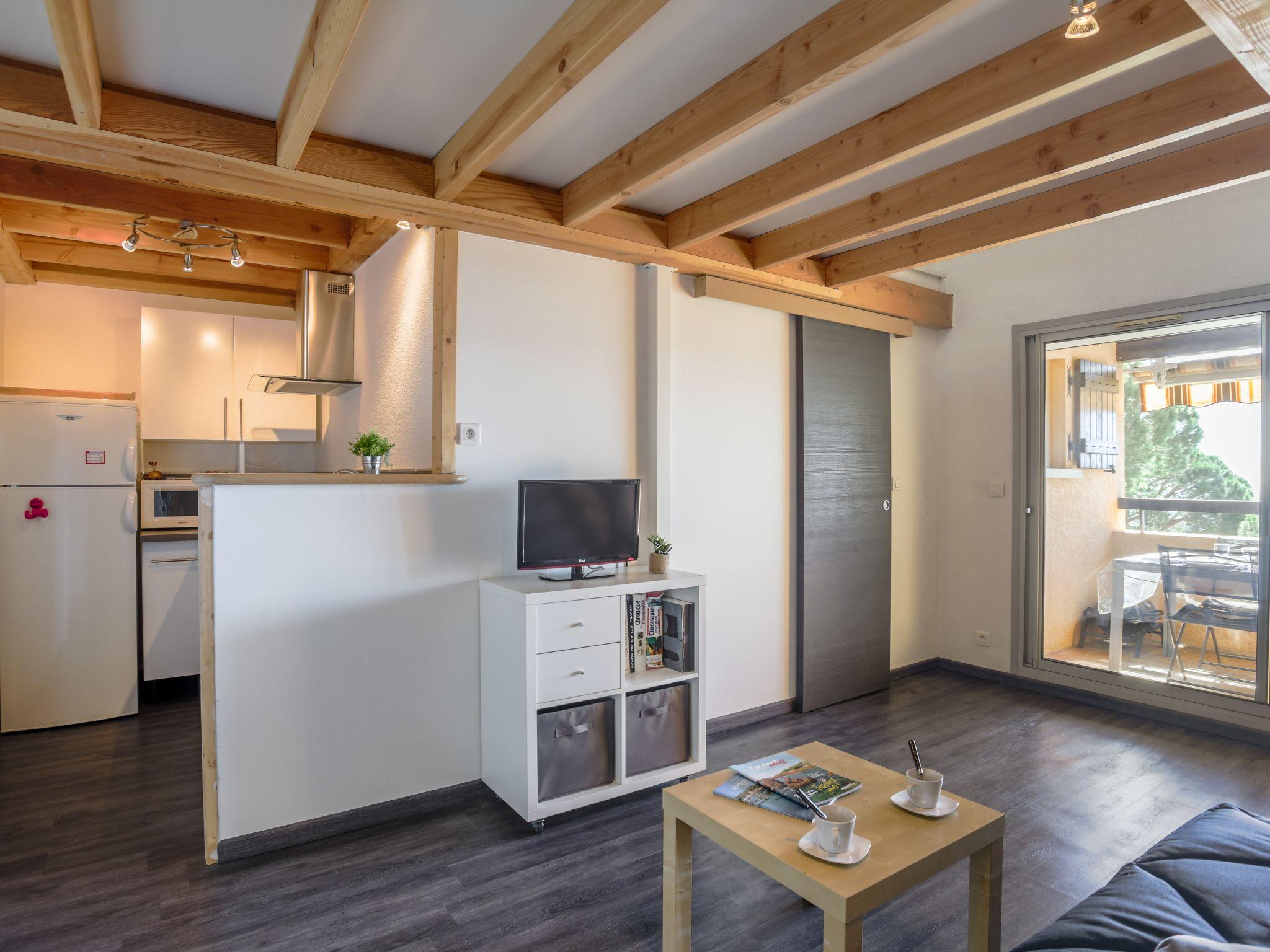 Foto 8 - Apartment mit 1 Schlafzimmer in Roquebrune-sur-Argens mit schwimmbad und blick aufs meer