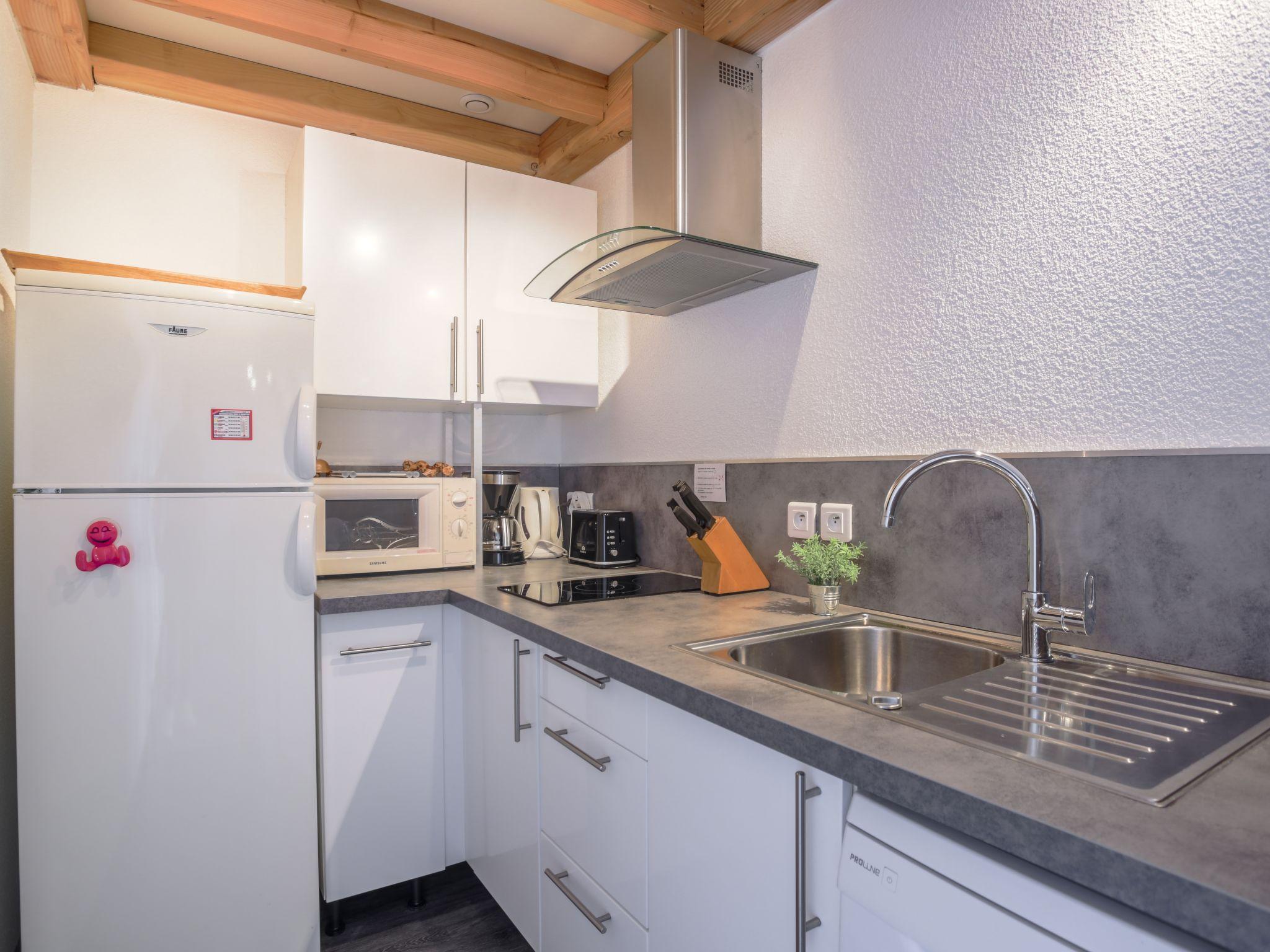 Foto 9 - Apartamento de 1 quarto em Roquebrune-sur-Argens com piscina e jardim