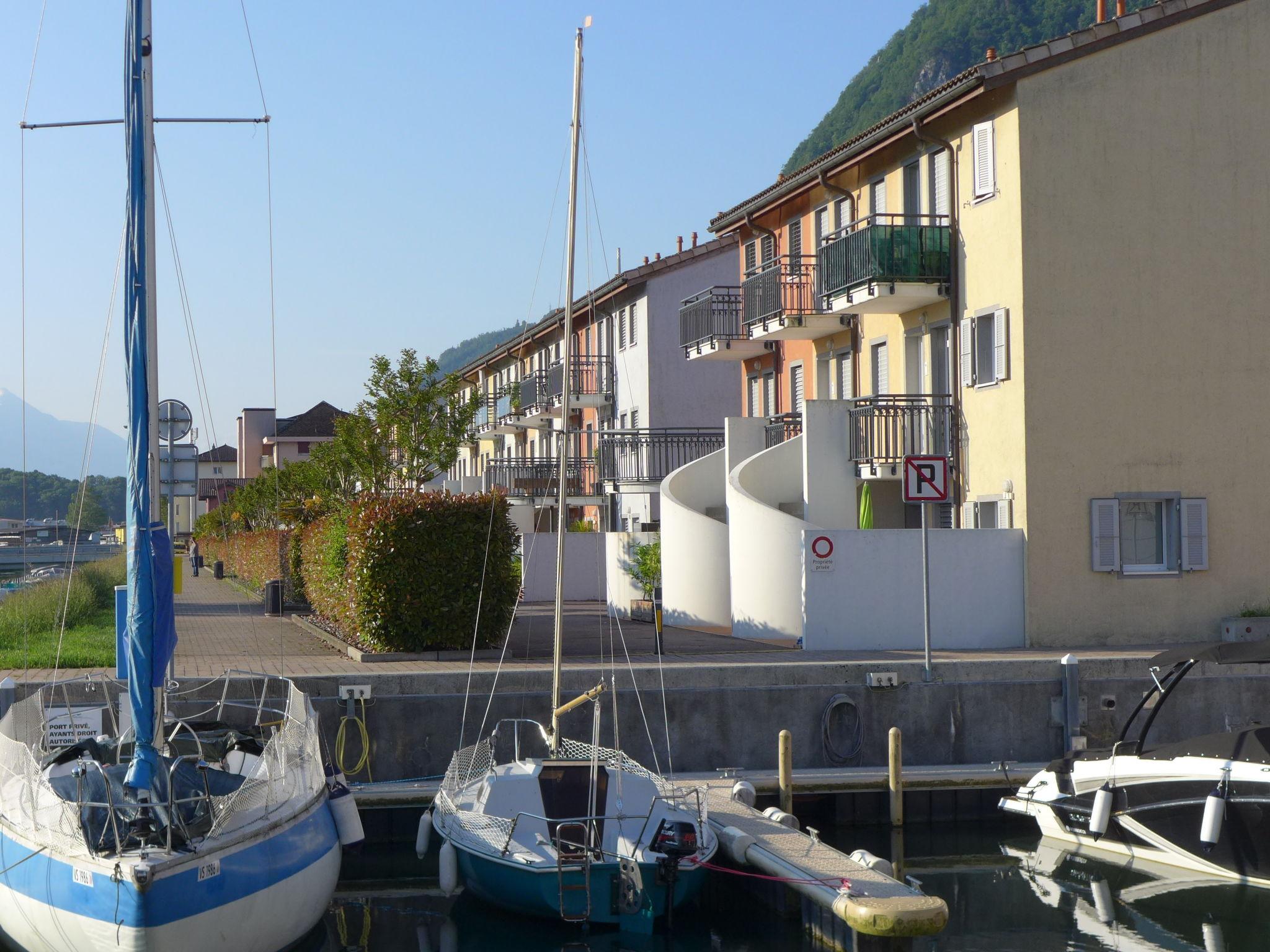 Foto 1 - Appartamento con 2 camere da letto a Port-Valais con terrazza e vista sulle montagne