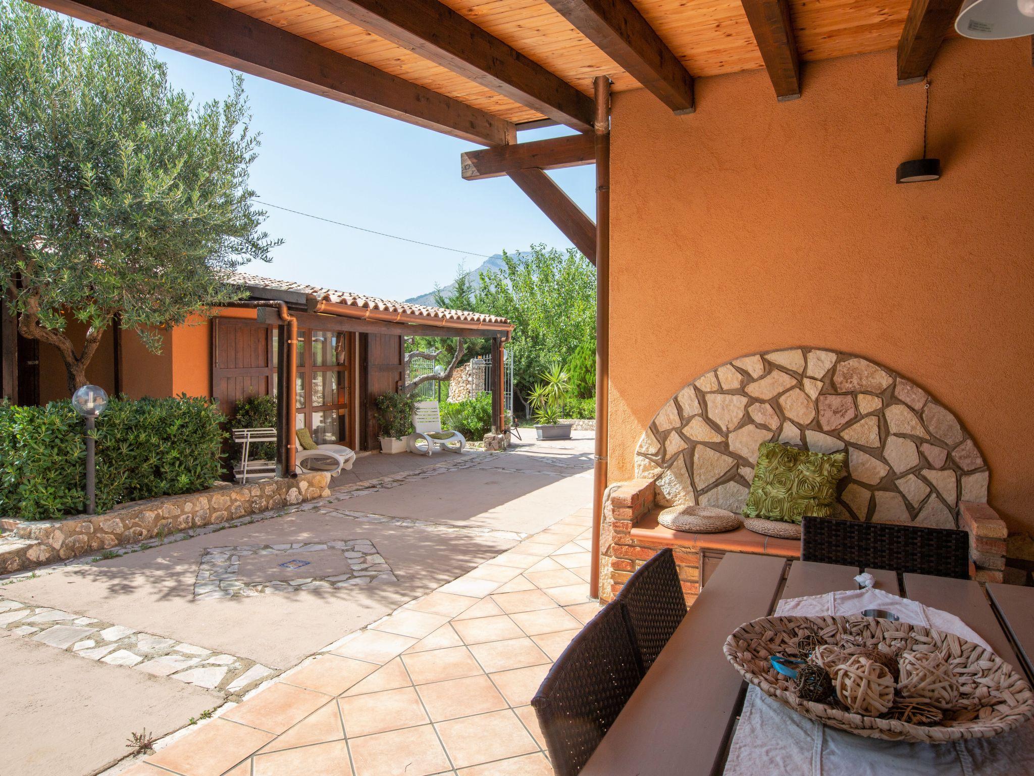 Photo 27 - Maison de 4 chambres à Castellammare del Golfo avec piscine privée et jardin