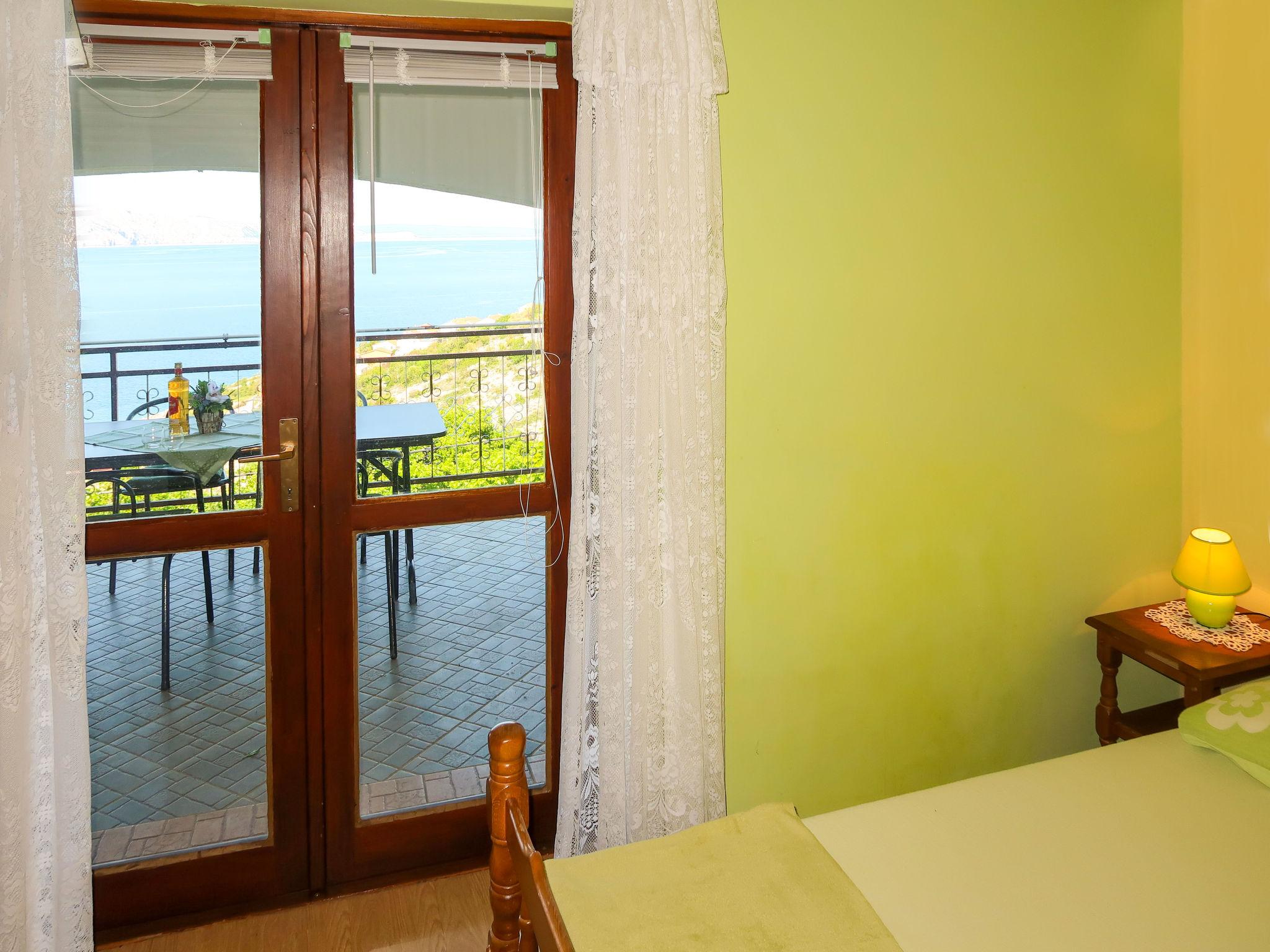 Foto 12 - Appartamento con 2 camere da letto a Senj con giardino e vista mare