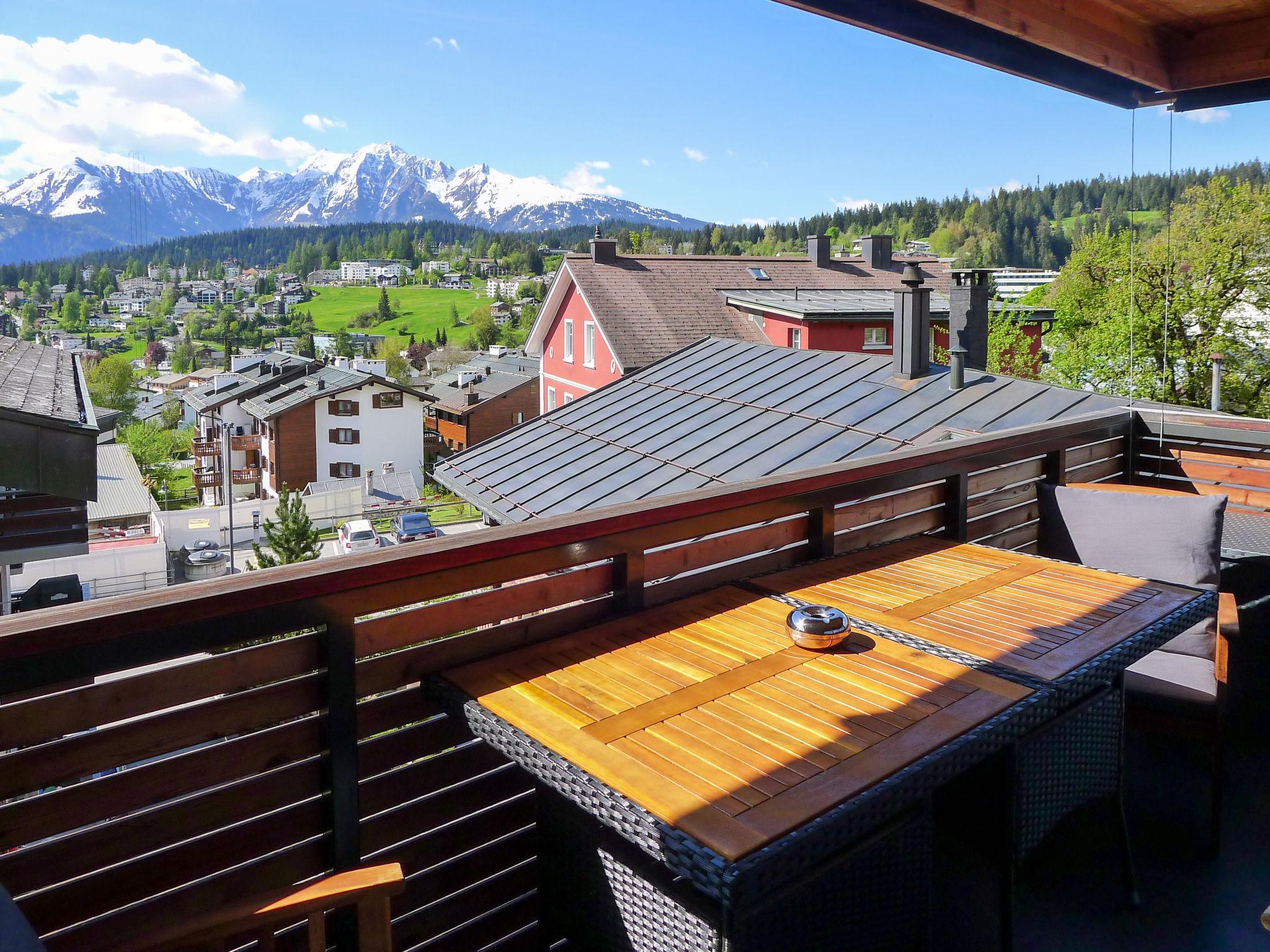 Foto 4 - Appartamento con 2 camere da letto a Flims con vista sulle montagne