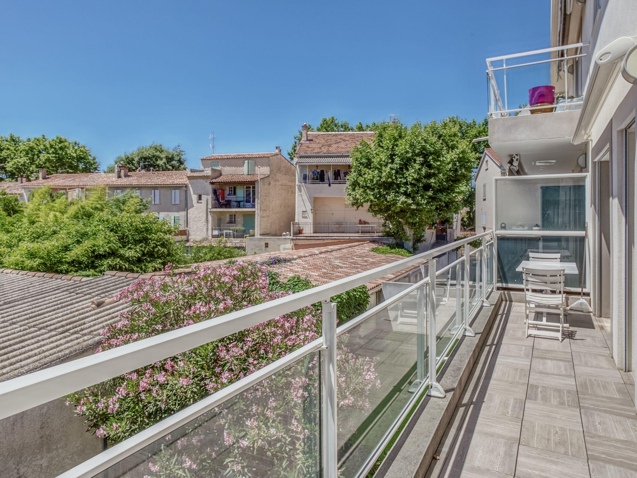 Photo 1 - Appartement de 1 chambre à Saint-Cyr-sur-Mer avec terrasse et vues à la mer