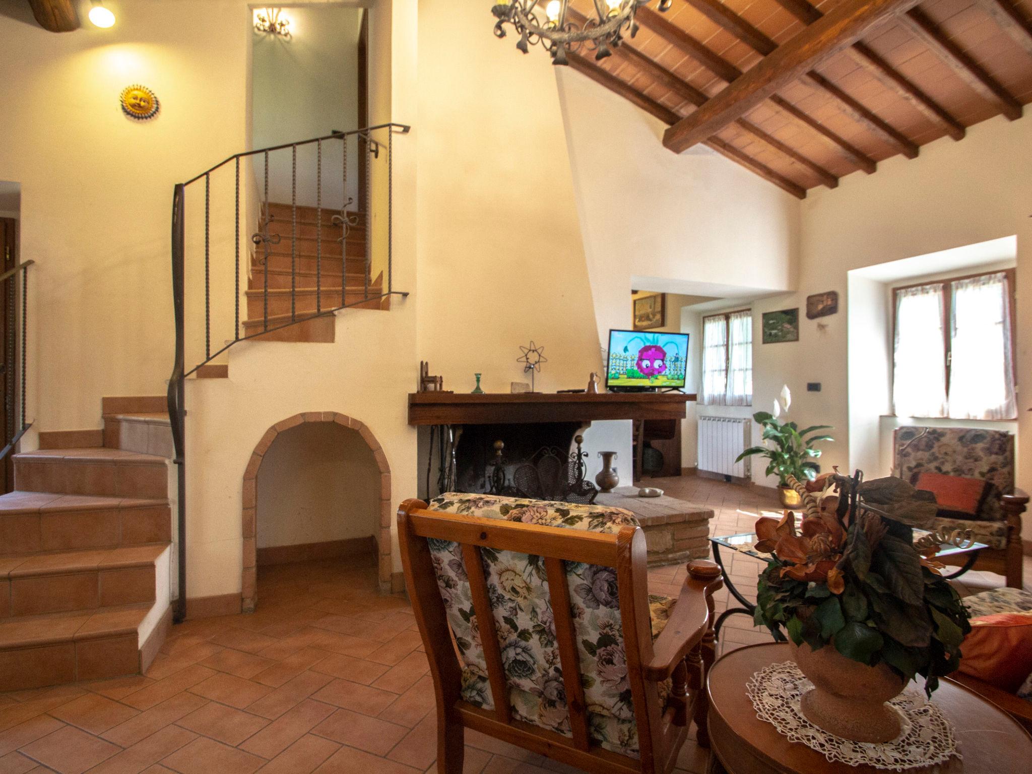 Photo 11 - 5 bedroom House in Montevarchi with private pool and garden