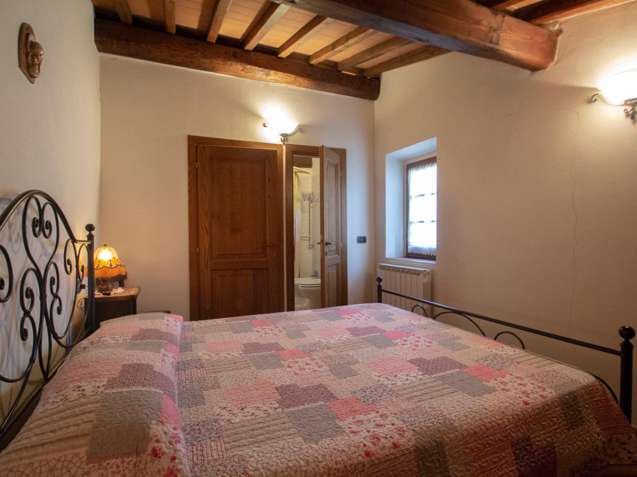 Foto 18 - Haus mit 5 Schlafzimmern in Montevarchi mit privater pool und garten