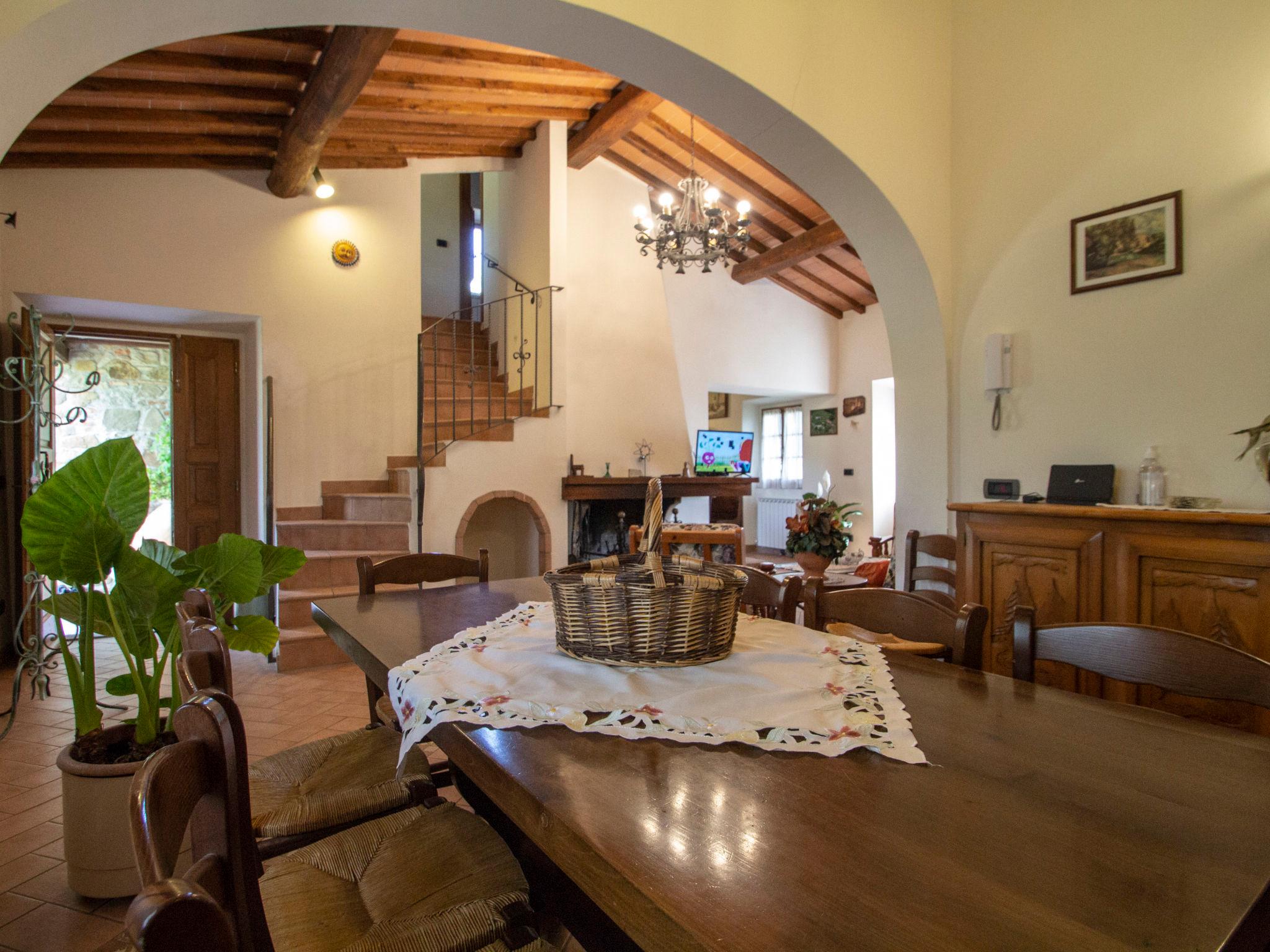 Photo 5 - 5 bedroom House in Montevarchi with private pool and garden