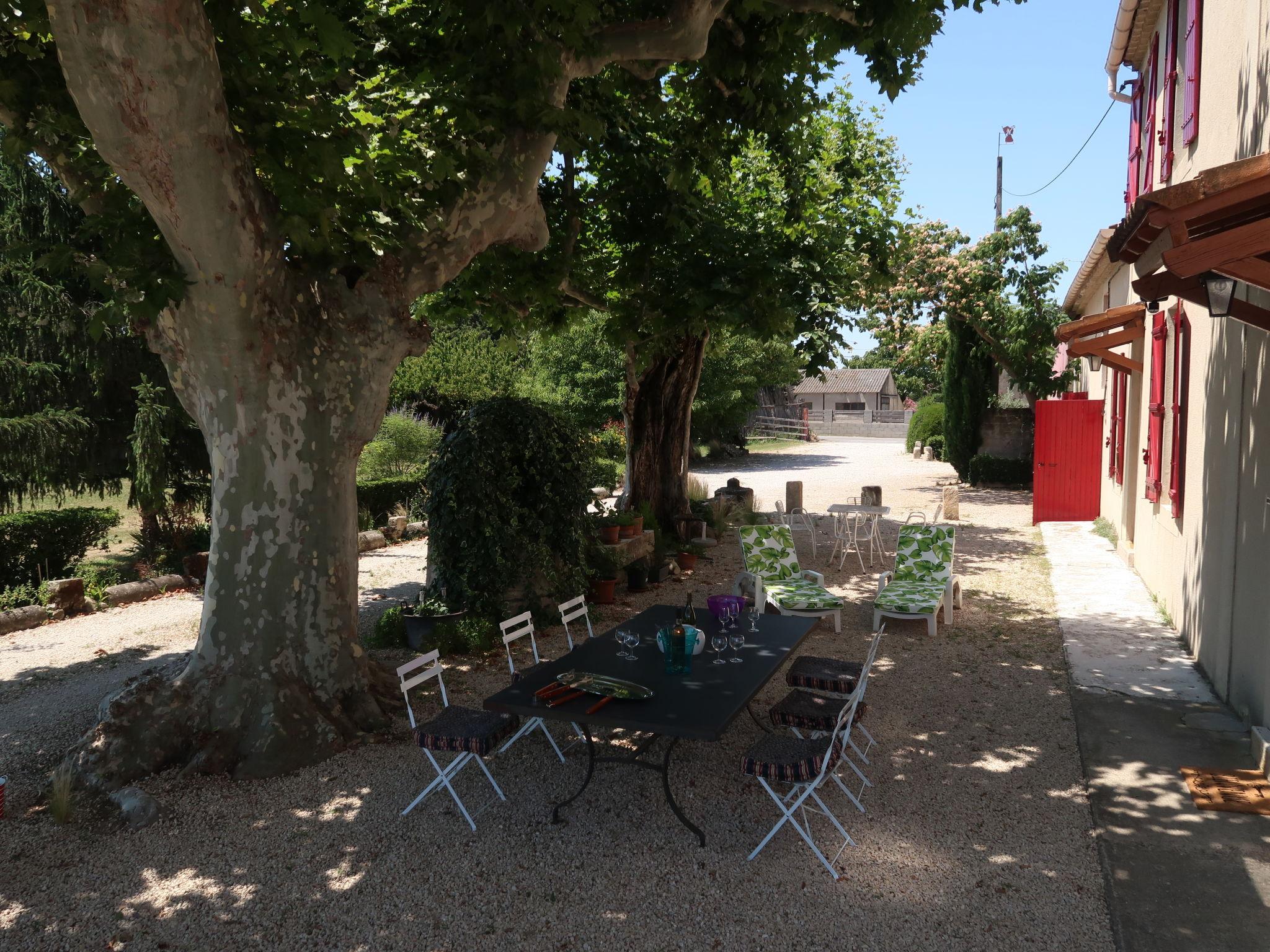 Foto 29 - Casa con 3 camere da letto a Châteaurenard con piscina privata e giardino