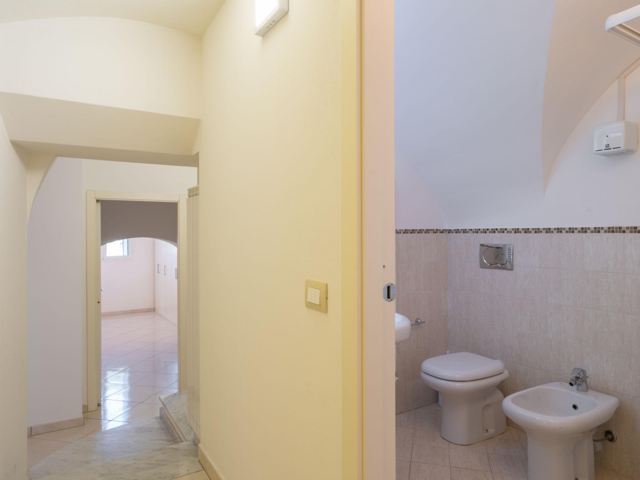 Foto 18 - Apartment mit 1 Schlafzimmer in San Bartolomeo al Mare mit blick aufs meer