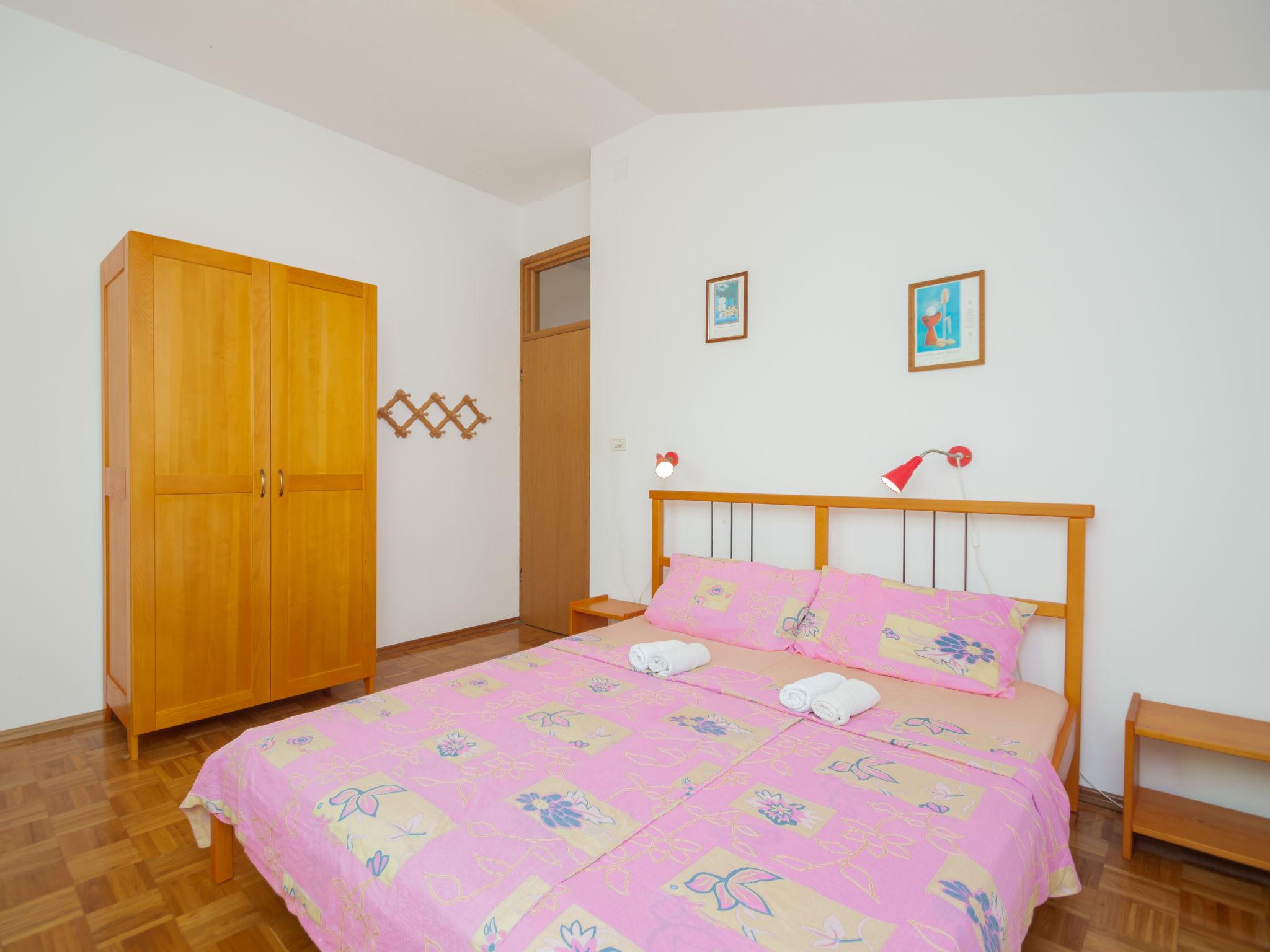 Foto 18 - Casa con 5 camere da letto a Žminj con piscina privata e vista mare
