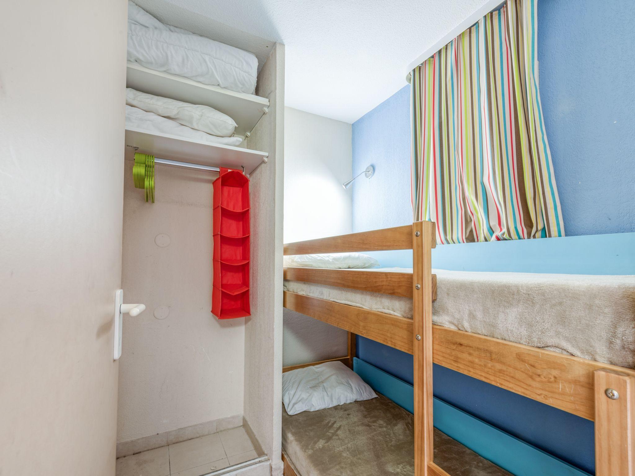 Foto 3 - Apartamento de 1 habitación en Gassin con piscina y vistas al mar