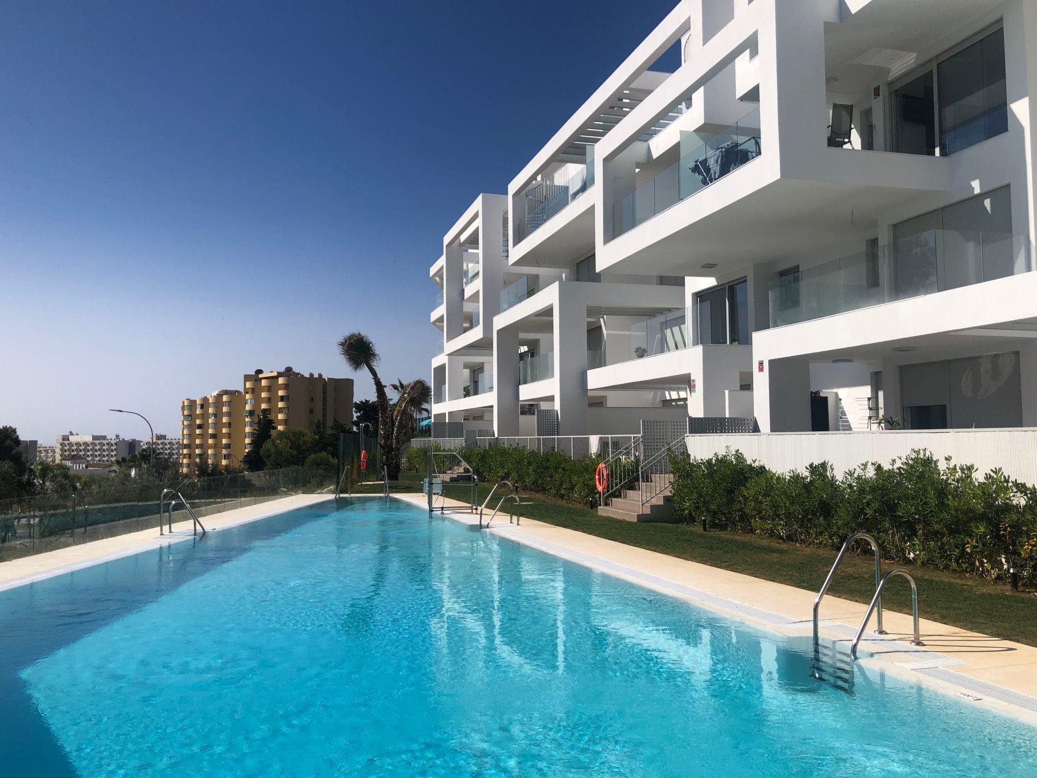 Foto 1 - Apartamento de 2 habitaciones en Torremolinos con piscina y jardín