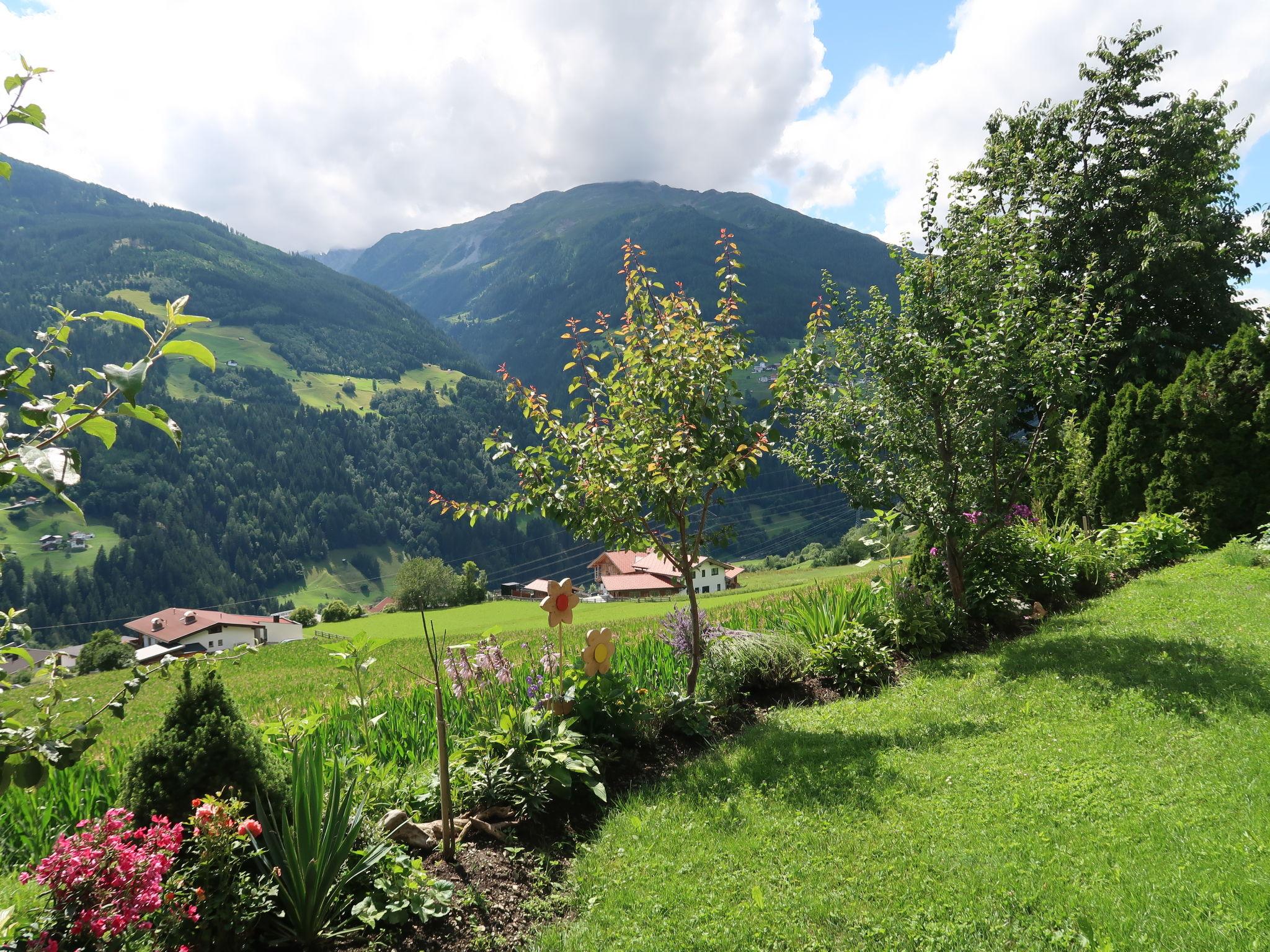 Foto 3 - Appartamento con 2 camere da letto a Fließ con giardino e vista sulle montagne