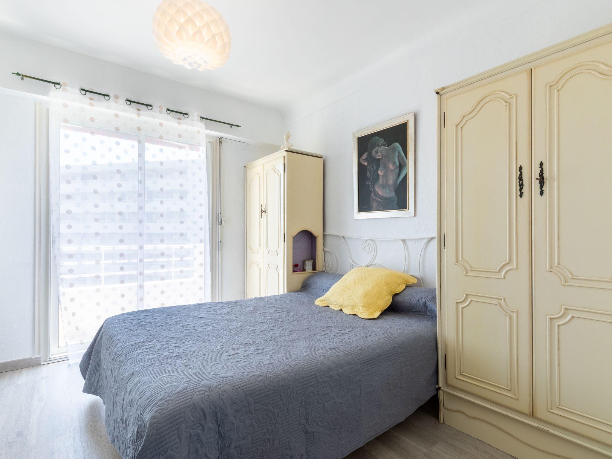 Foto 5 - Appartamento con 2 camere da letto a Cagnes-sur-Mer con terrazza e vista mare