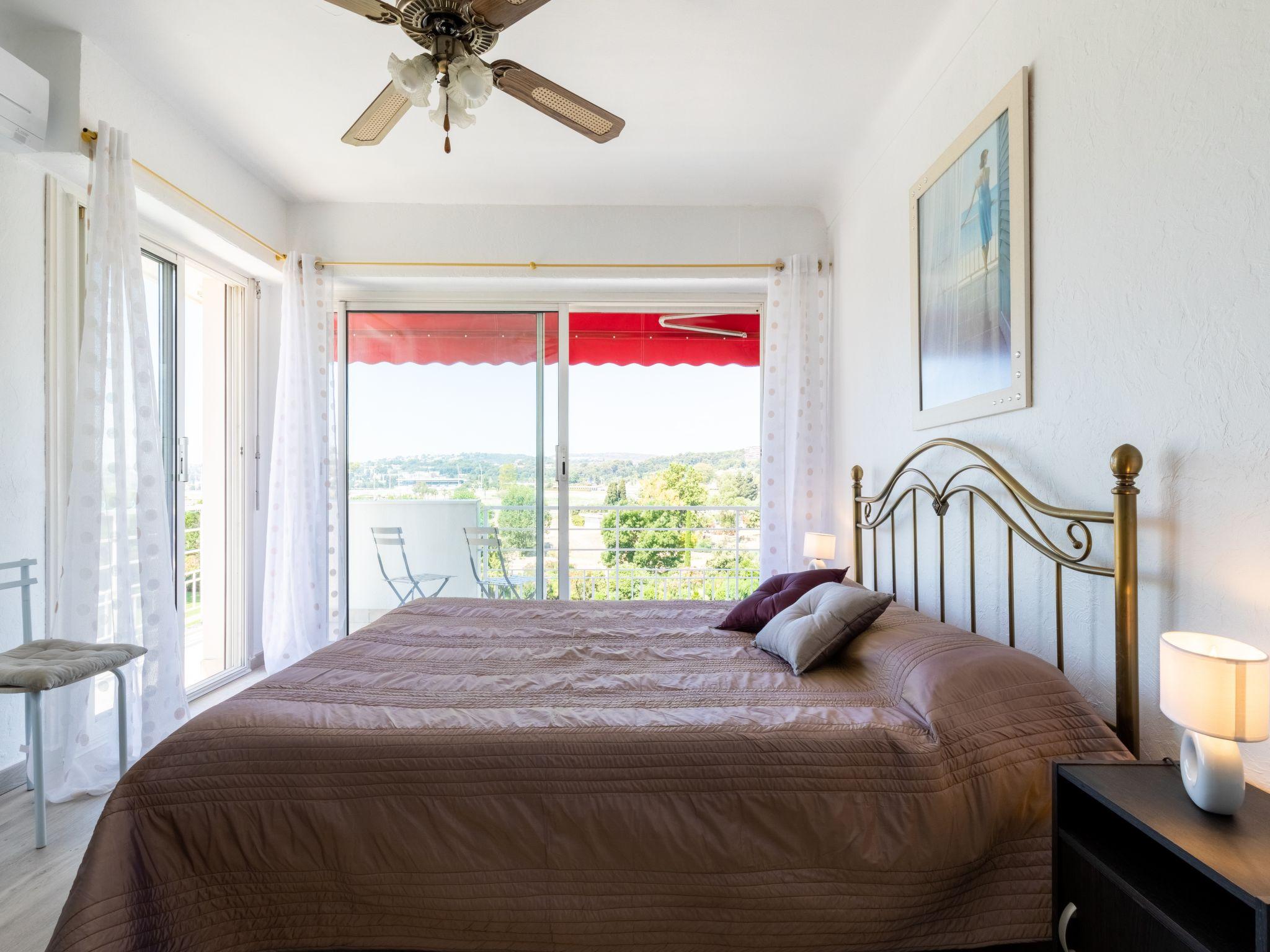 Photo 4 - Appartement de 2 chambres à Cagnes-sur-Mer avec terrasse et vues à la mer