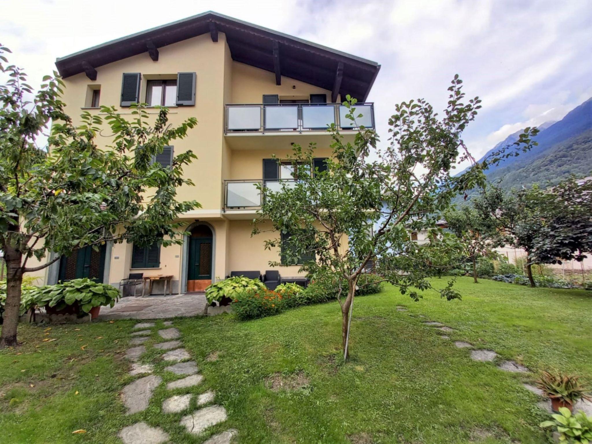 Foto 1 - Apartamento de 3 habitaciones en Grosotto con jardín y vistas a la montaña