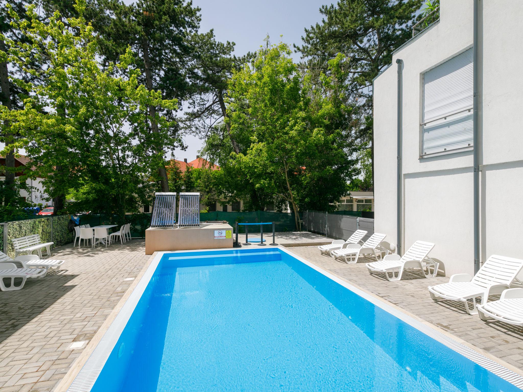 Foto 17 - Apartamento de 3 quartos em Balatonlelle com piscina e jardim