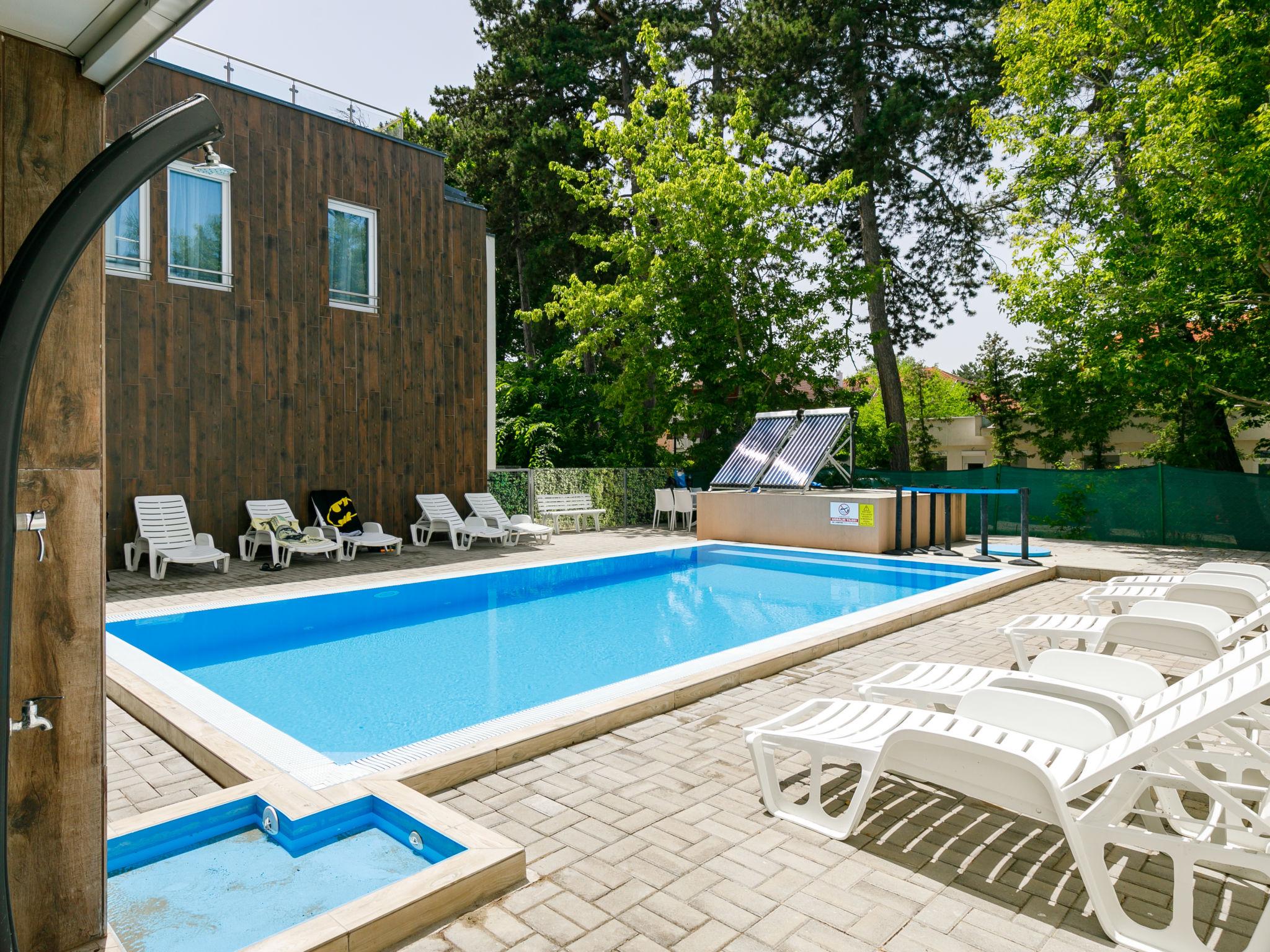 Photo 1 - Appartement de 3 chambres à Balatonlelle avec piscine et jardin