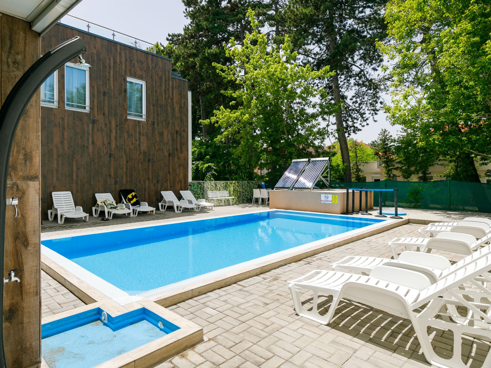 Foto 1 - Apartamento de 3 quartos em Balatonlelle com piscina e jardim