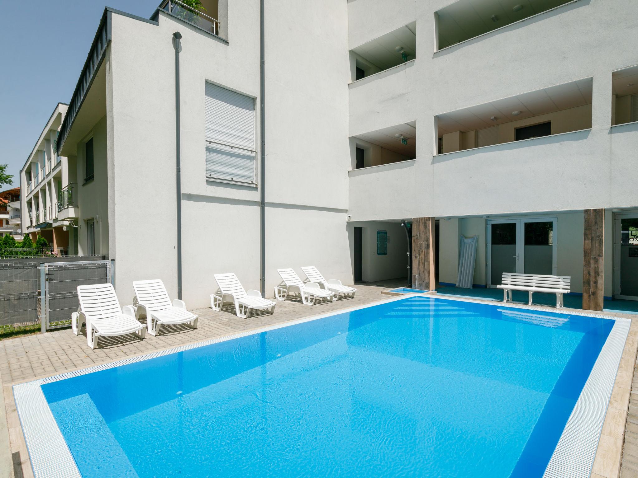 Foto 19 - Apartamento de 3 quartos em Balatonlelle com piscina e jardim