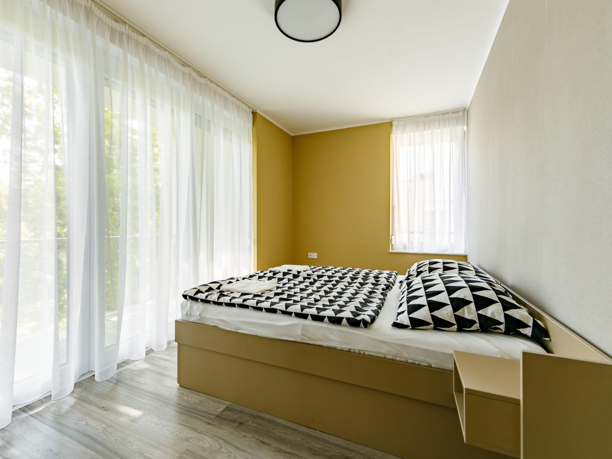 Foto 11 - Appartamento con 3 camere da letto a Balatonlelle con piscina e giardino