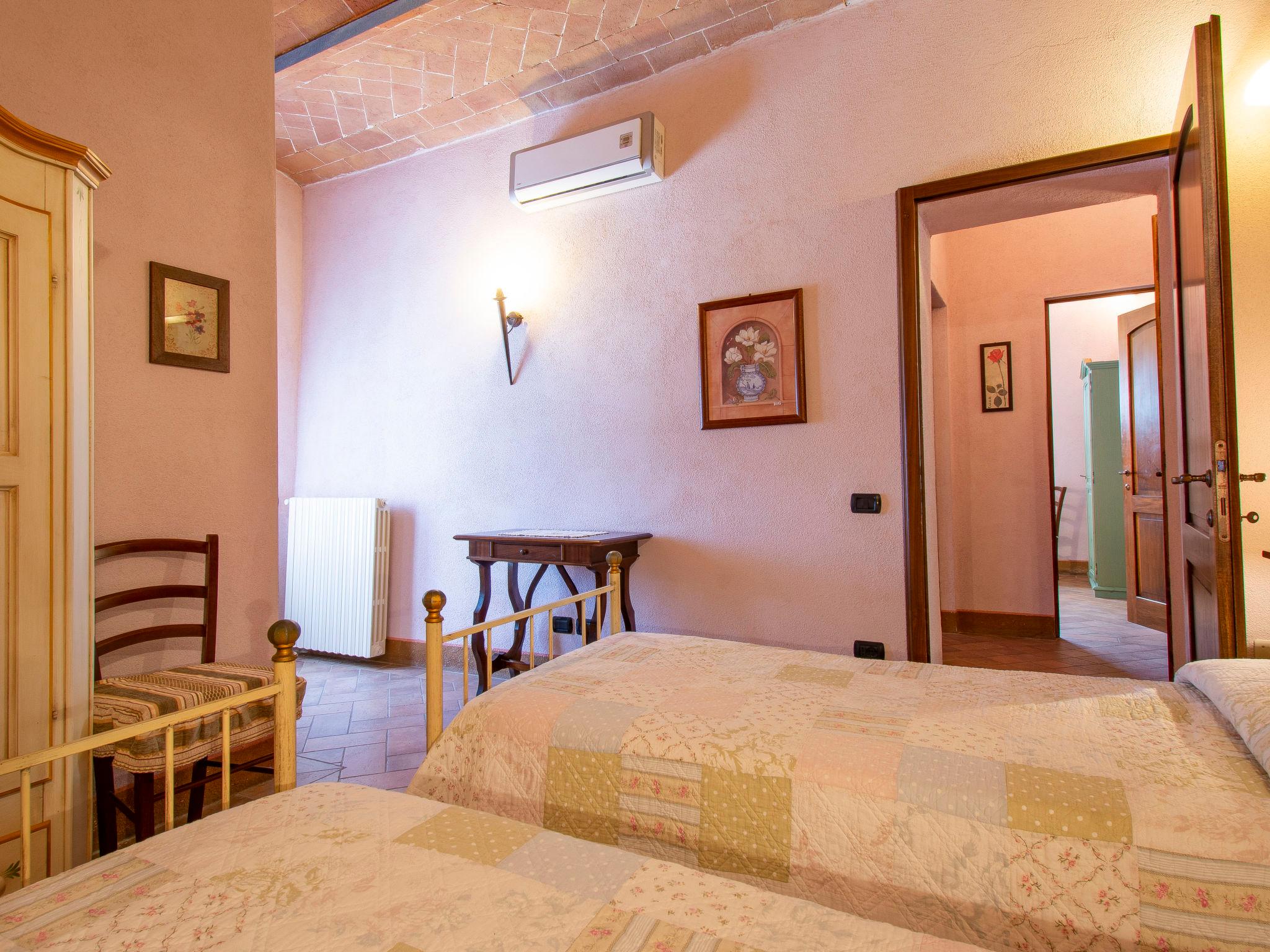 Foto 13 - Apartamento de 2 habitaciones en Gambassi Terme con piscina y terraza