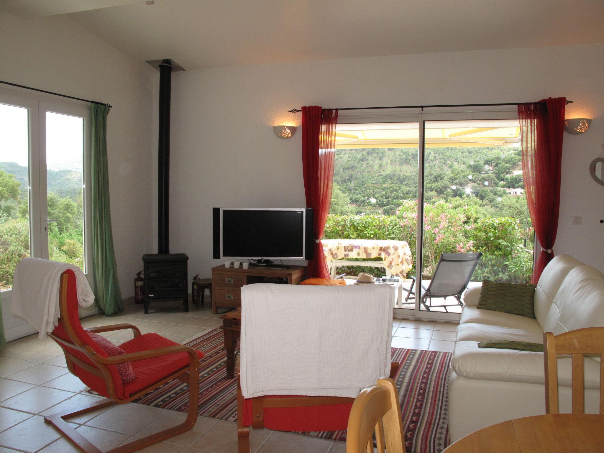 Photo 12 - 2 bedroom House in Le Muy with swimming pool and garden