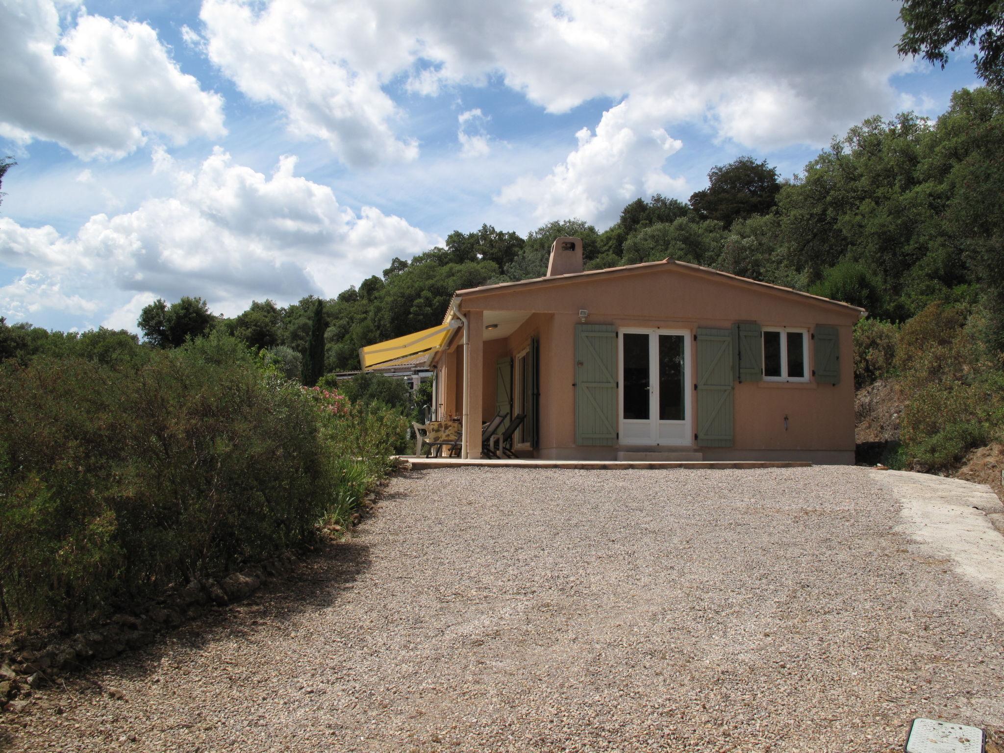 Foto 9 - Casa de 2 quartos em Le Muy com piscina e terraço