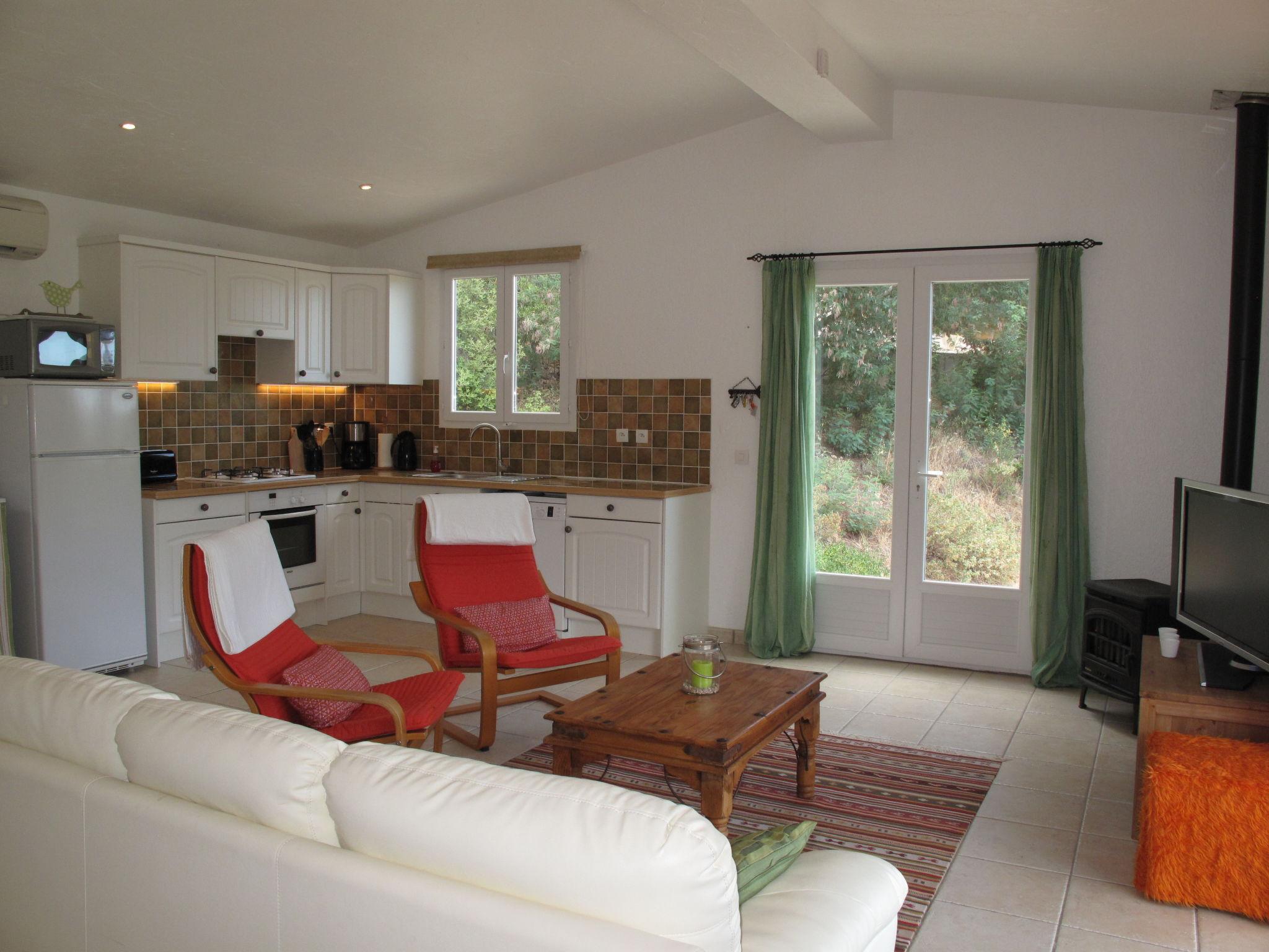 Photo 10 - 2 bedroom House in Le Muy with swimming pool and garden