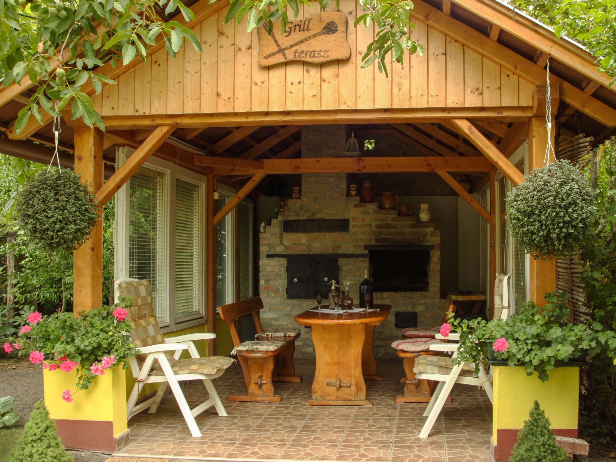 Photo 3 - Maison de 3 chambres à Balatonfenyves avec jardin et terrasse