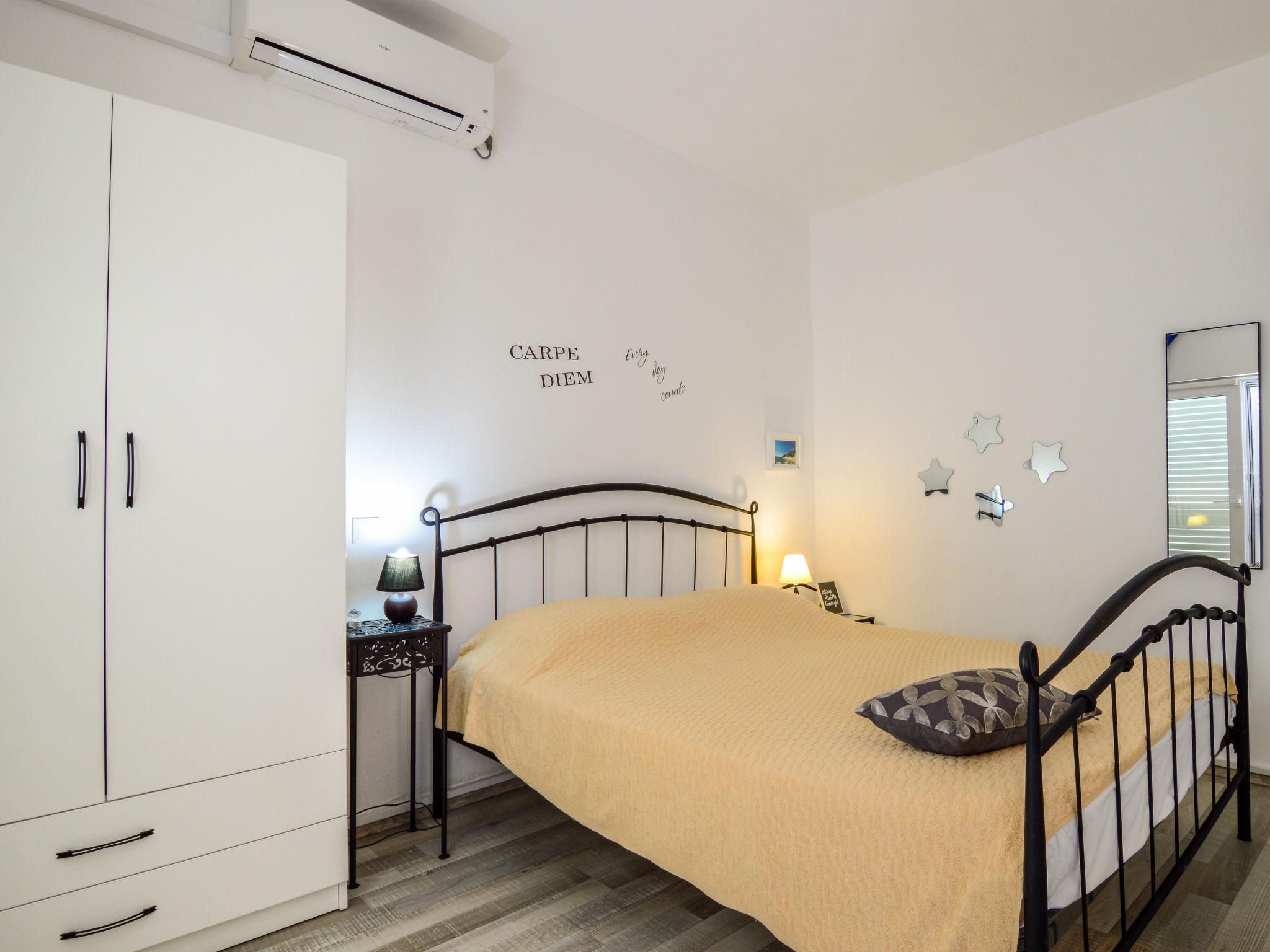 Foto 7 - Apartamento de 1 quarto em Omiš com jardim e terraço