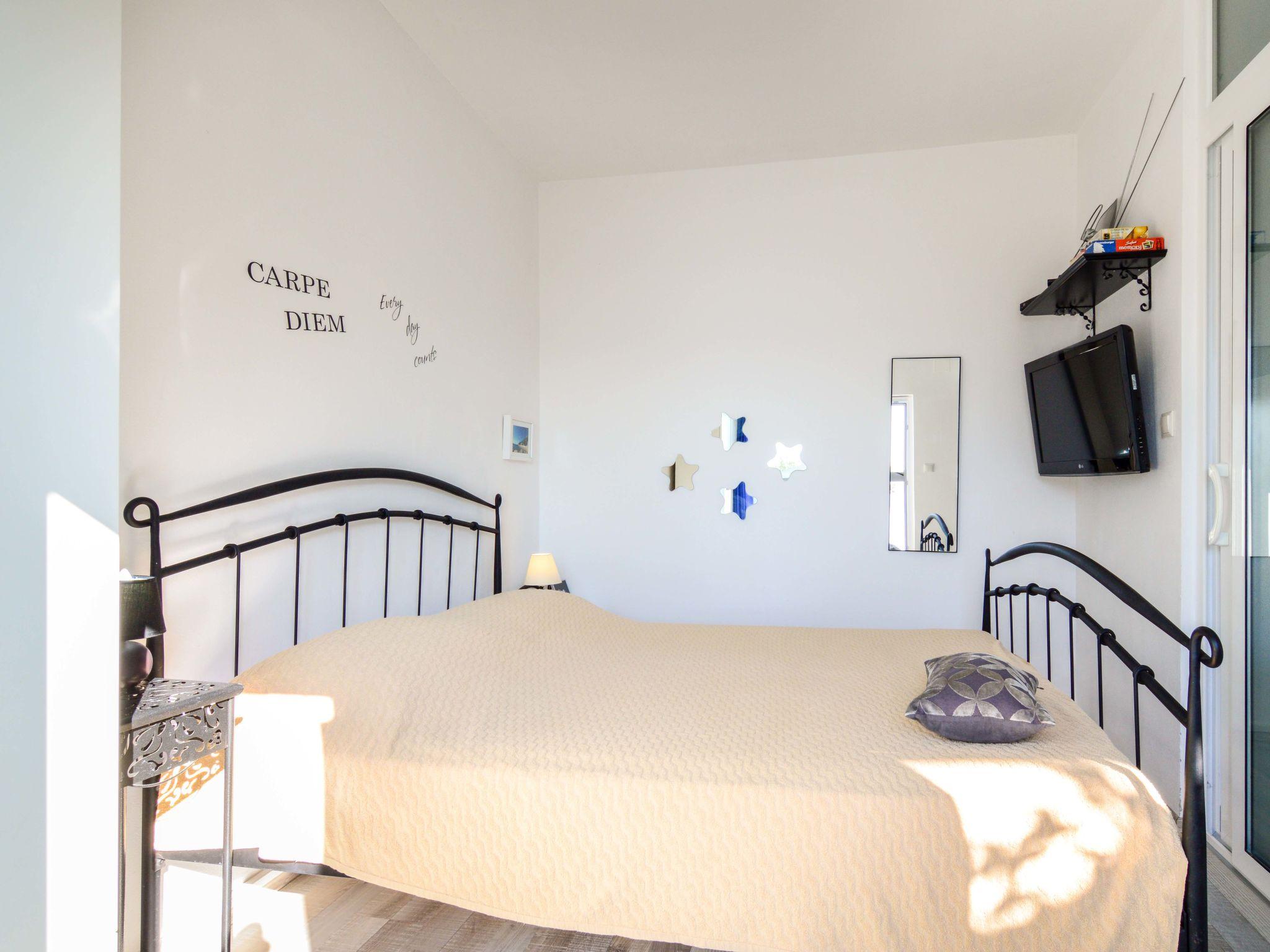 Foto 9 - Appartamento con 1 camera da letto a Omiš con terrazza e vista mare