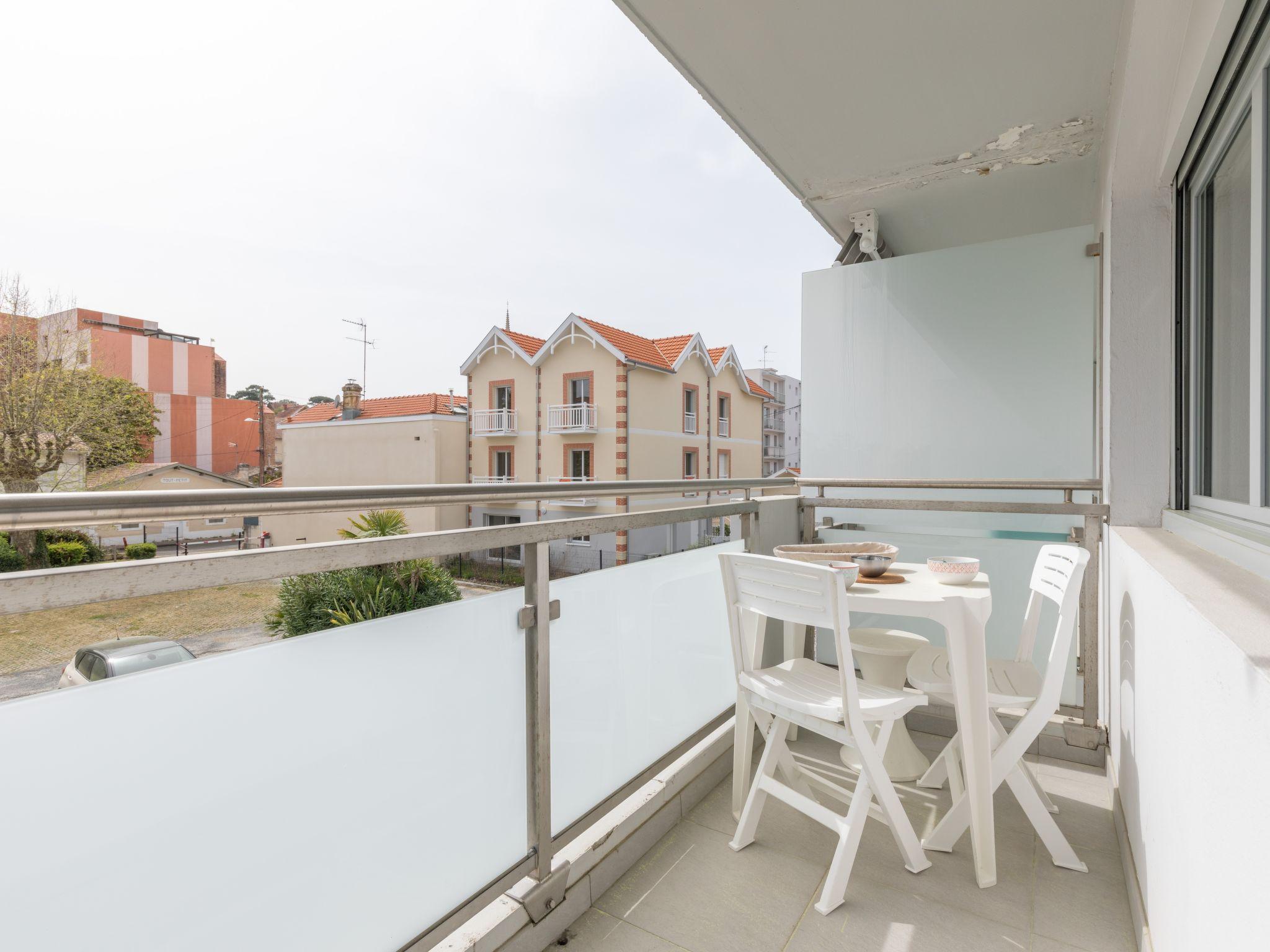 Foto 13 - Apartamento de 1 habitación en Arcachon con vistas al mar