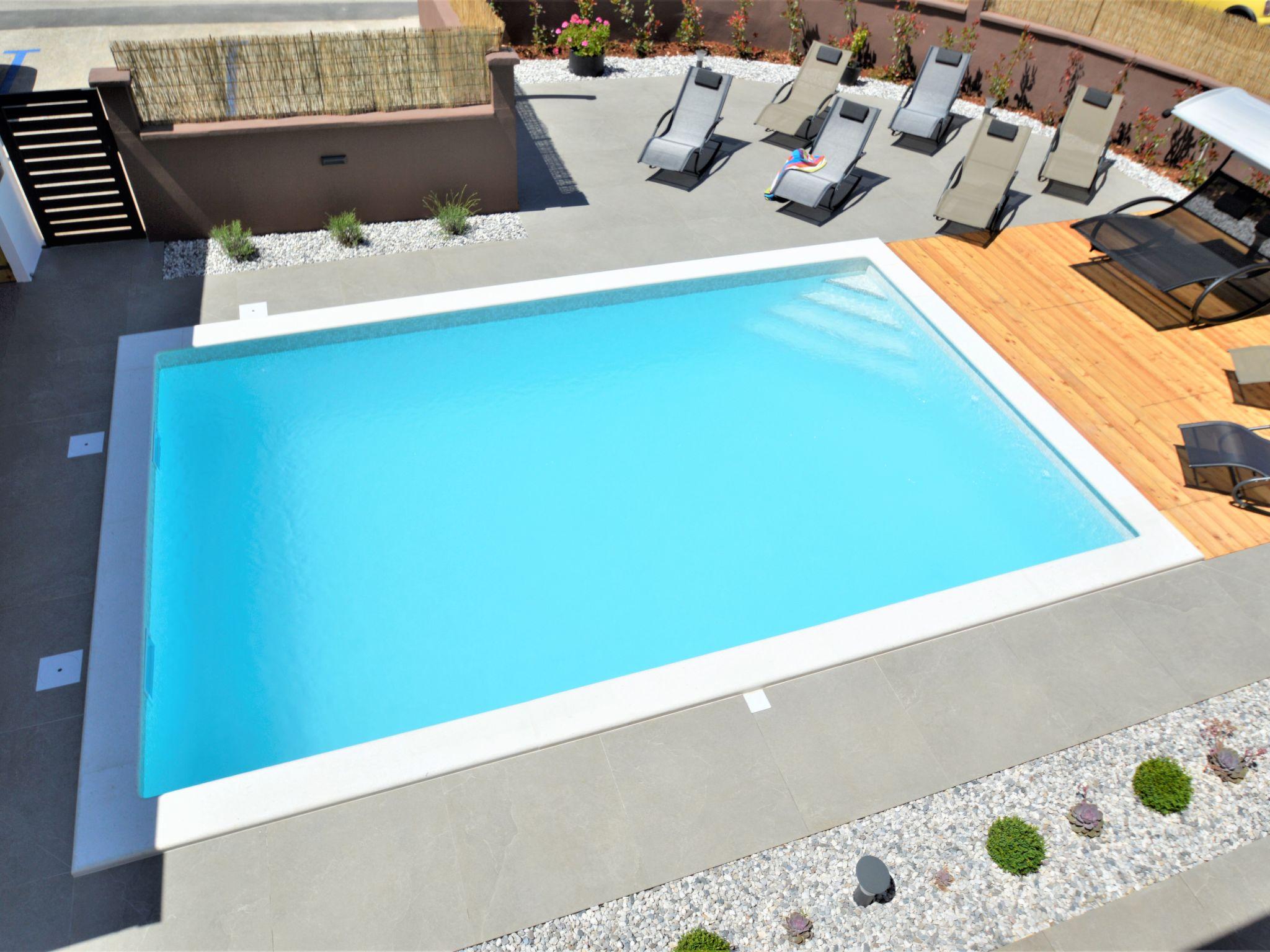 Foto 29 - Casa de 6 habitaciones en Pula con piscina privada y vistas al mar