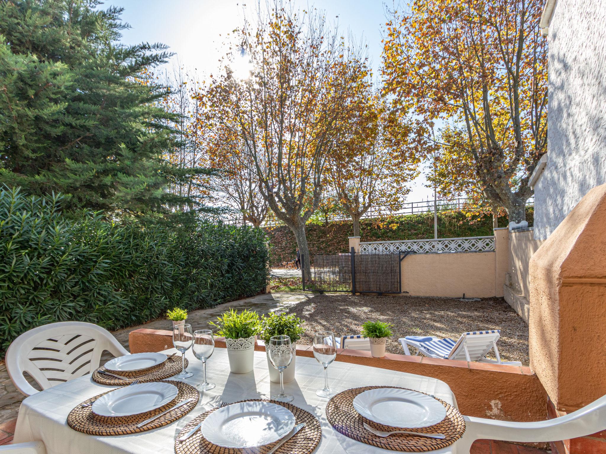 Foto 1 - Casa de 2 habitaciones en Castelló d'Empúries con jardín y vistas al mar