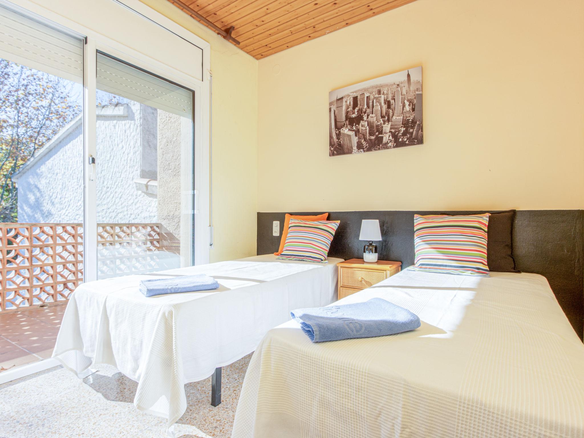 Photo 10 - Maison de 2 chambres à Castelló d'Empúries avec jardin et vues à la mer