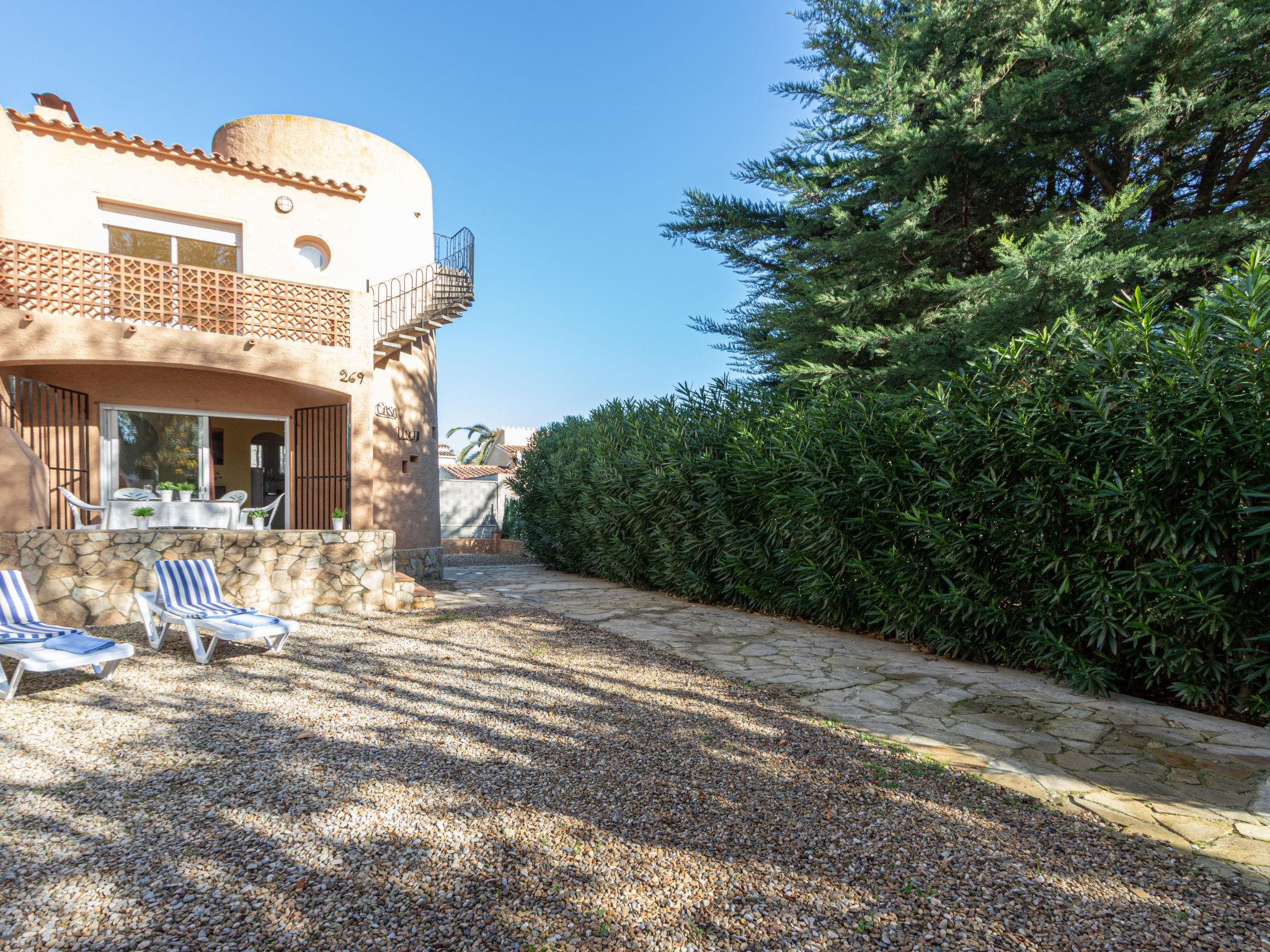 Foto 5 - Casa de 2 quartos em Castelló d'Empúries com jardim e terraço