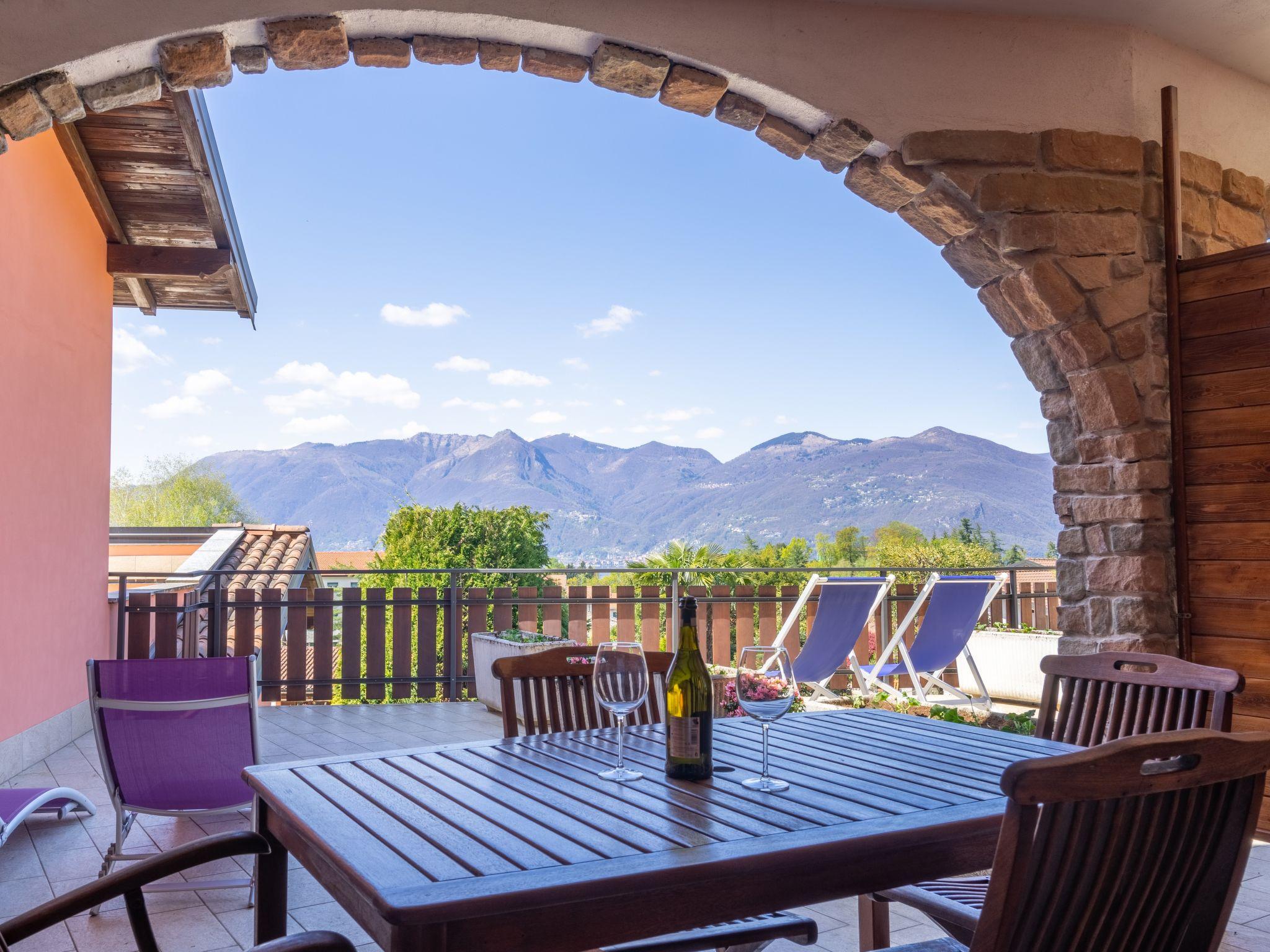 Photo 4 - Appartement de 1 chambre à Luino avec piscine et jardin