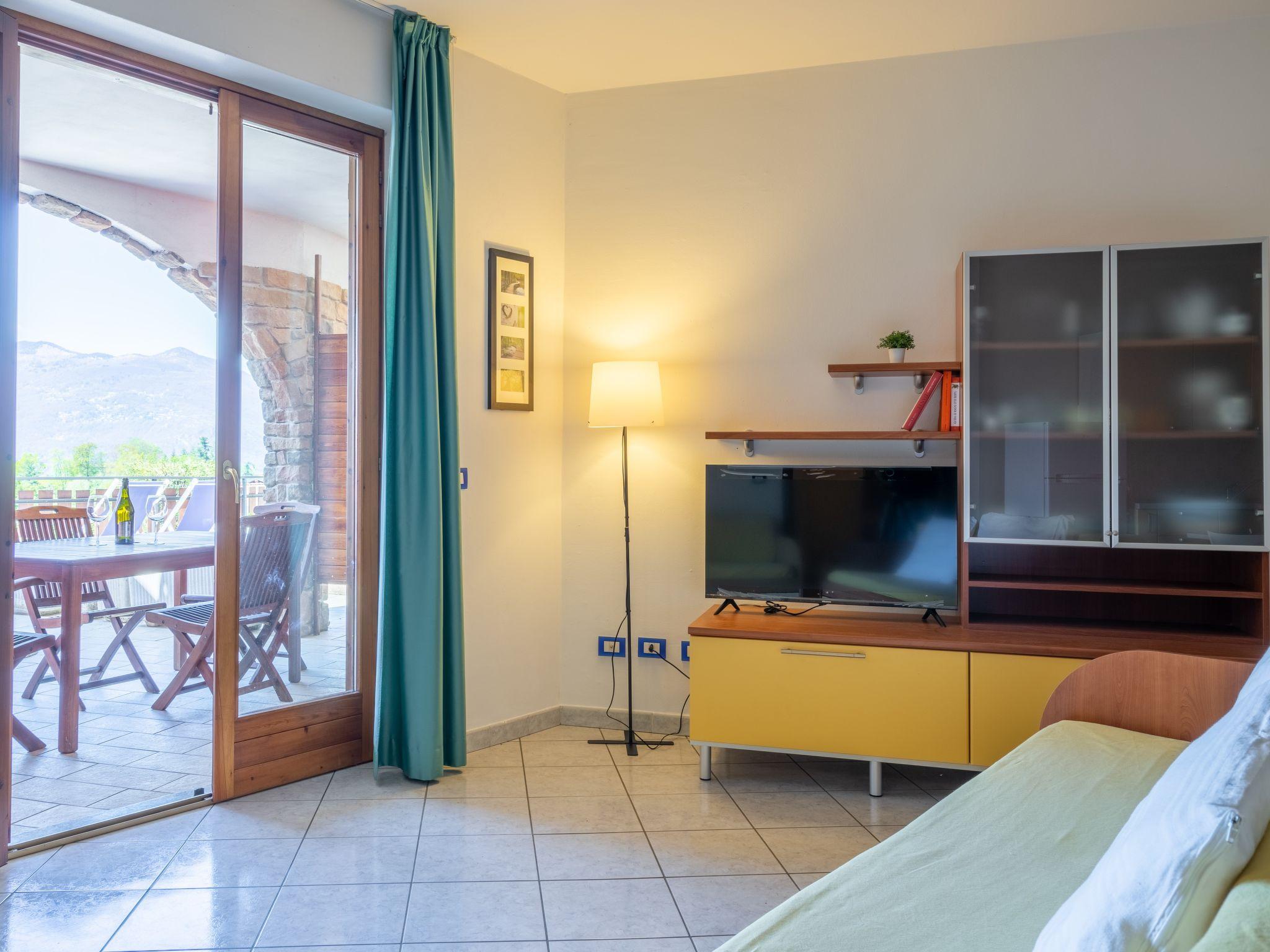 Photo 6 - Appartement de 1 chambre à Luino avec piscine et vues sur la montagne