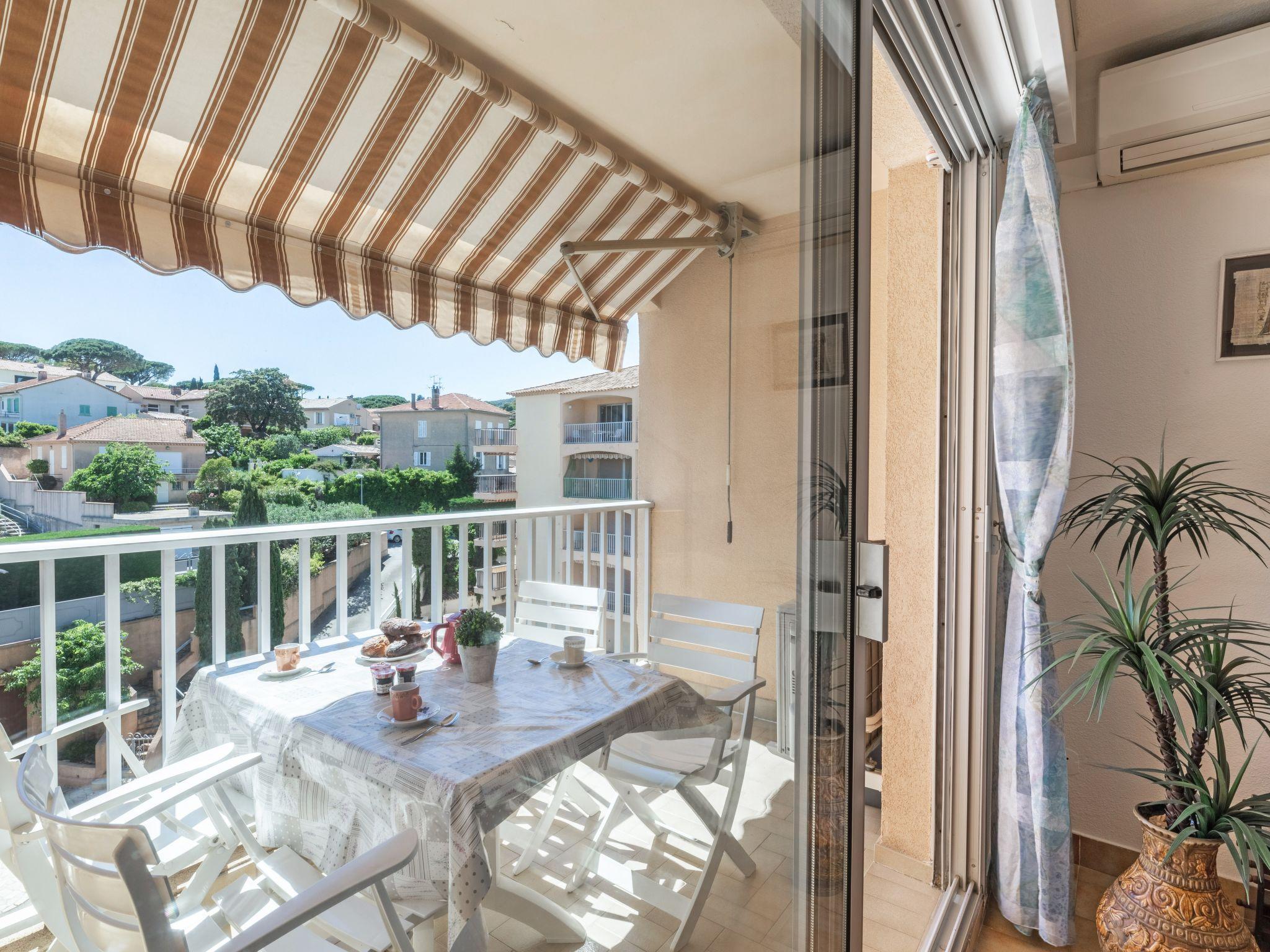 Photo 1 - 1 bedroom Apartment in Sainte-Maxime with swimming pool and terrace