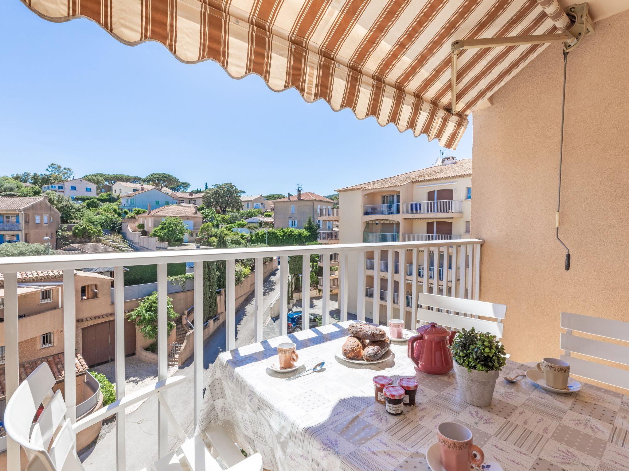 Photo 9 - 1 bedroom Apartment in Sainte-Maxime with swimming pool and terrace